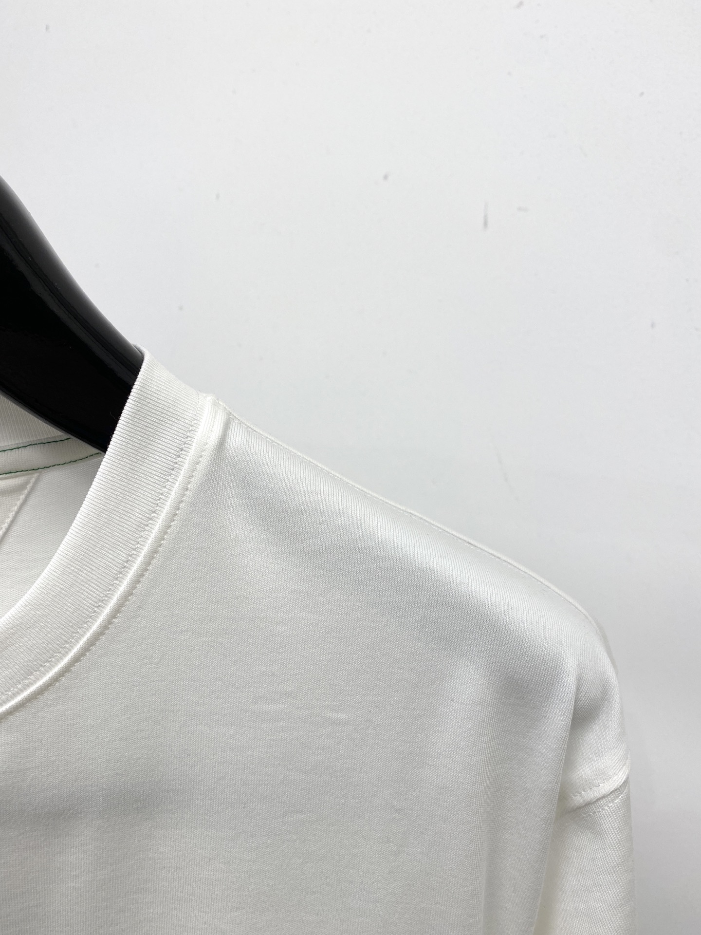 BV、2026新品短袖T恤，帅气时尚，胸前刺绣装饰口袋logo，简约百搭款。面料棉 不仅挺括，保持潮流的