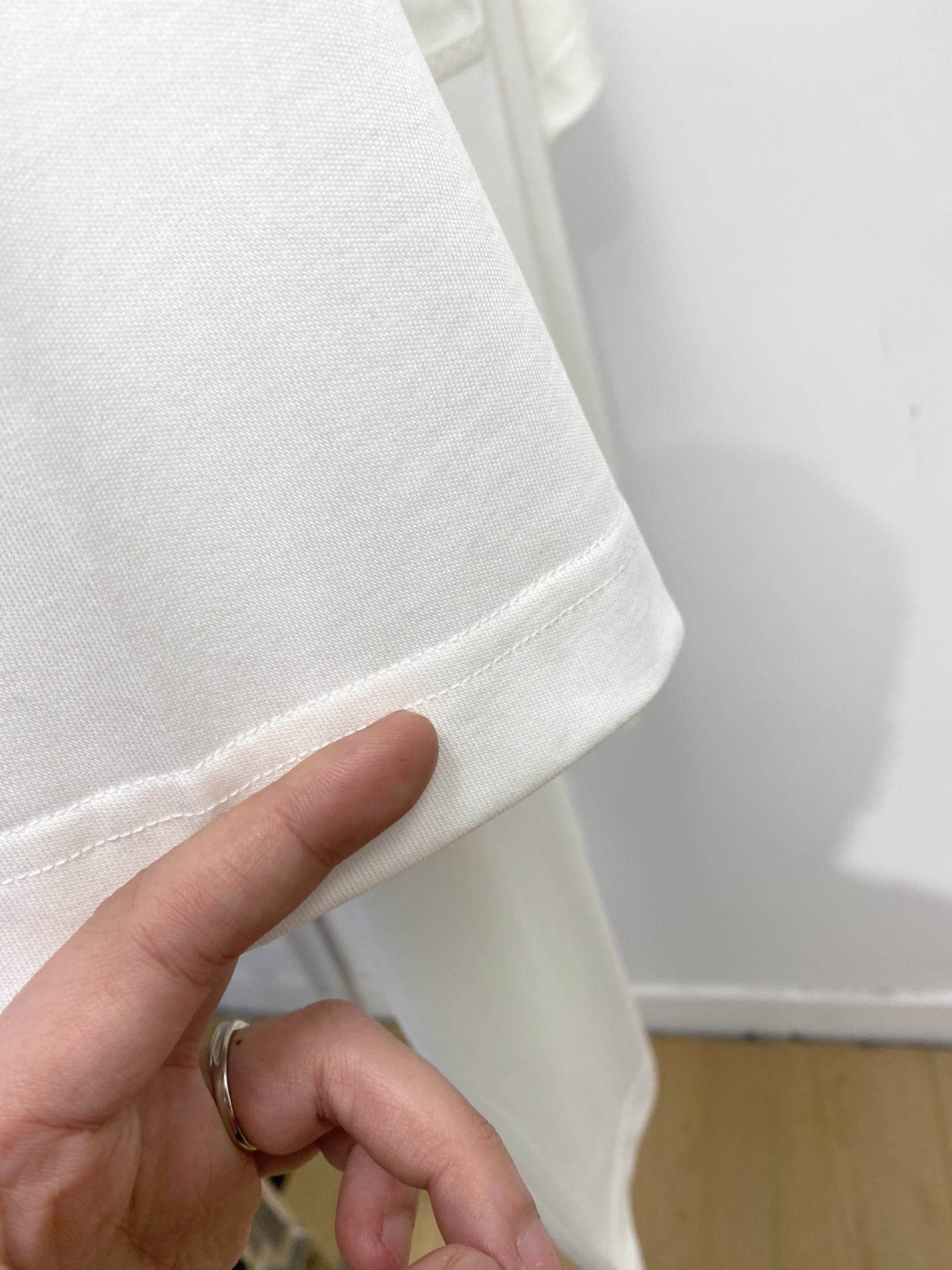 BV、2026新品短袖T恤，帅气时尚，胸前刺绣装饰口袋logo，简约百搭款。面料棉 不仅挺括，保持潮流的