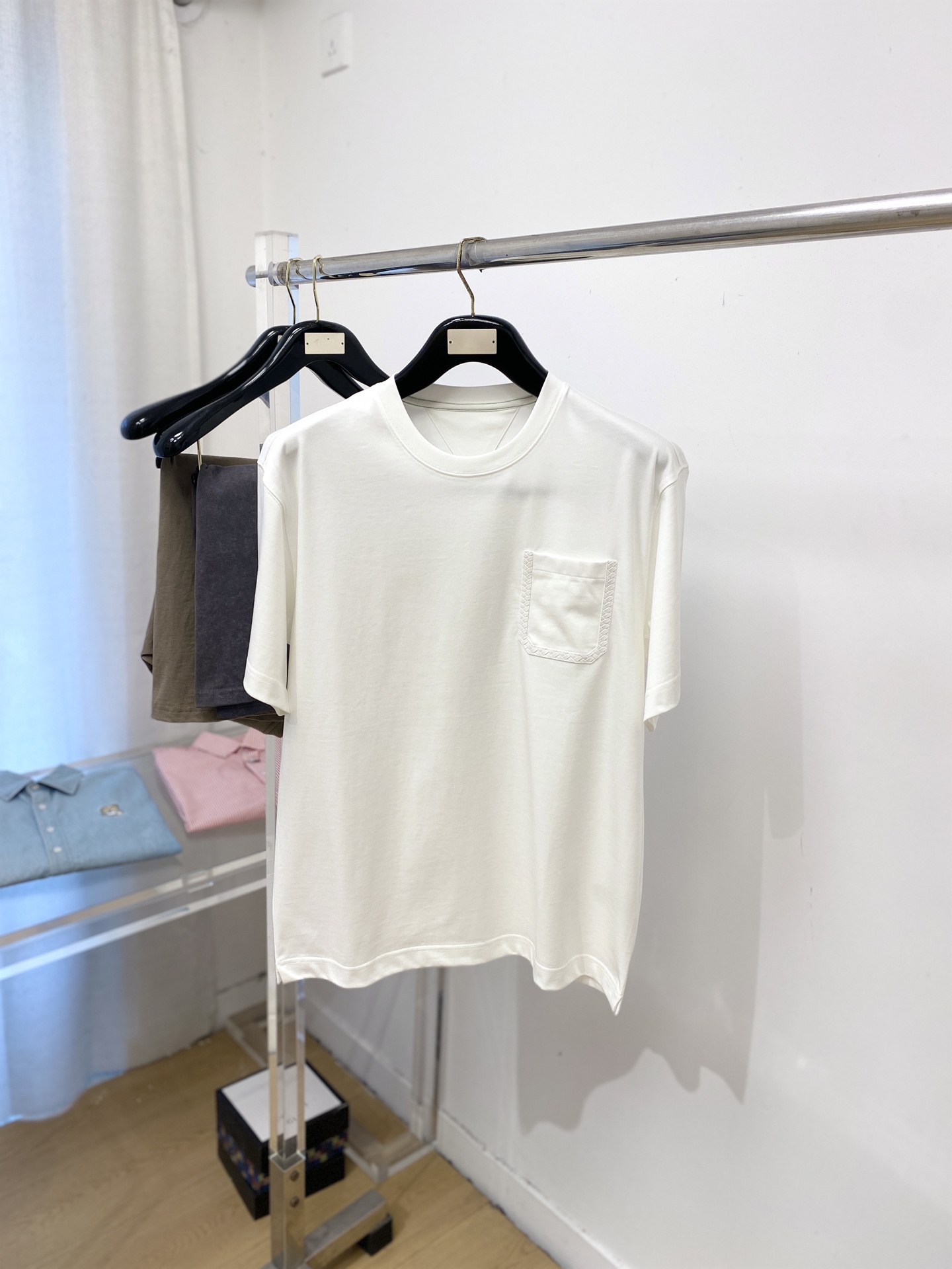 BV、2026新品短袖T恤，帅气时尚，胸前刺绣装饰口袋logo，简约百搭款。面料棉 不仅挺括，保持潮流的