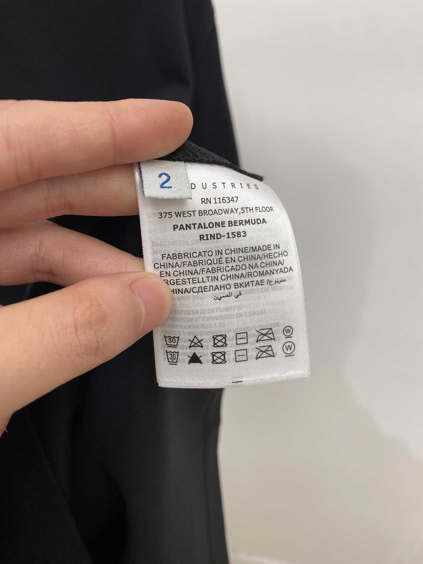 蒙口、2026新品短袖T恤，帅气时尚，袖口刺绣装饰图案logo，简约百搭款。面料棉 不仅挺括，保持潮流的