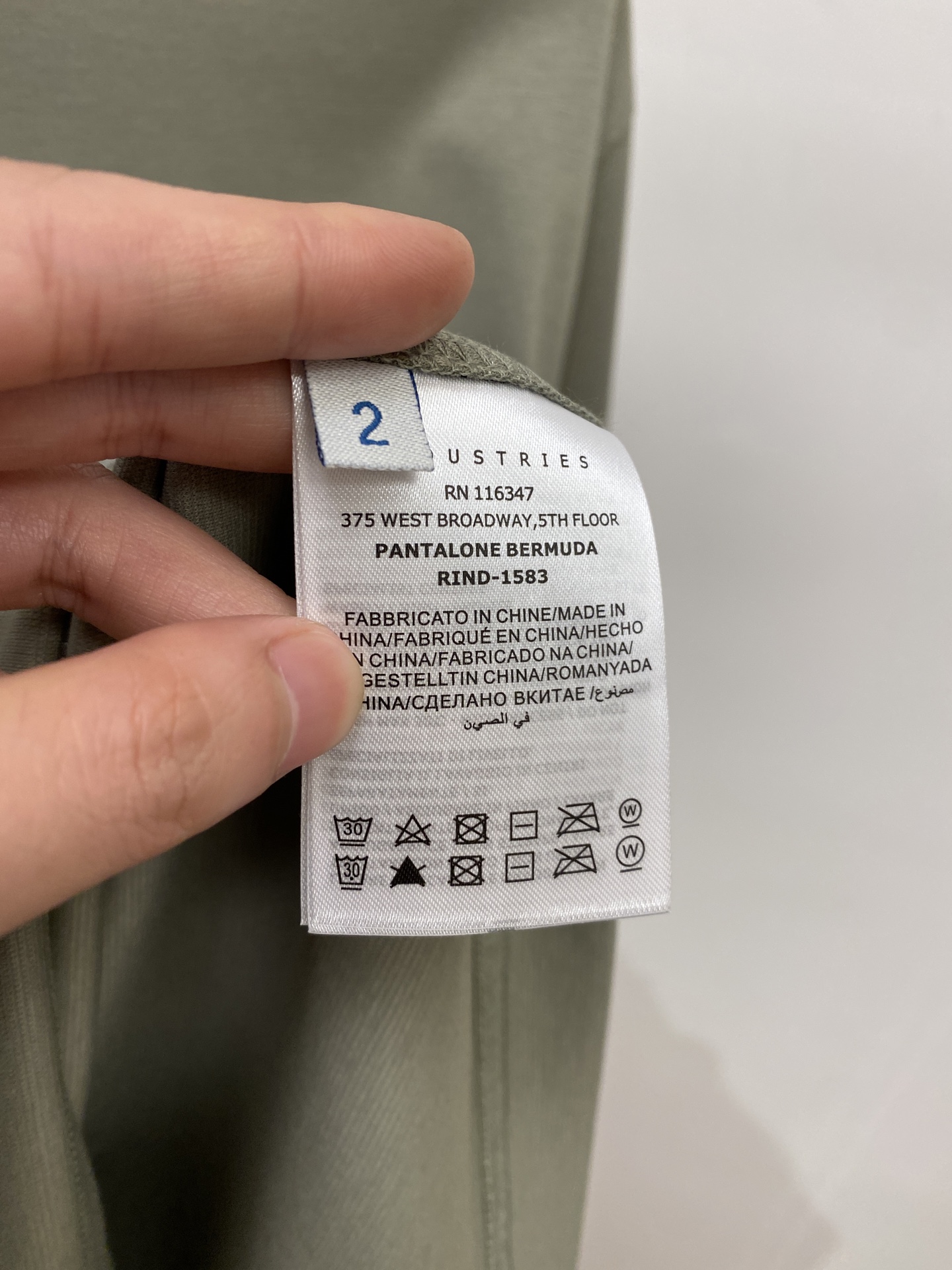 蒙口、2026新品短袖T恤，帅气时尚，袖口刺绣装饰图案logo，简约百搭款。面料棉 不仅挺括，保持潮流的