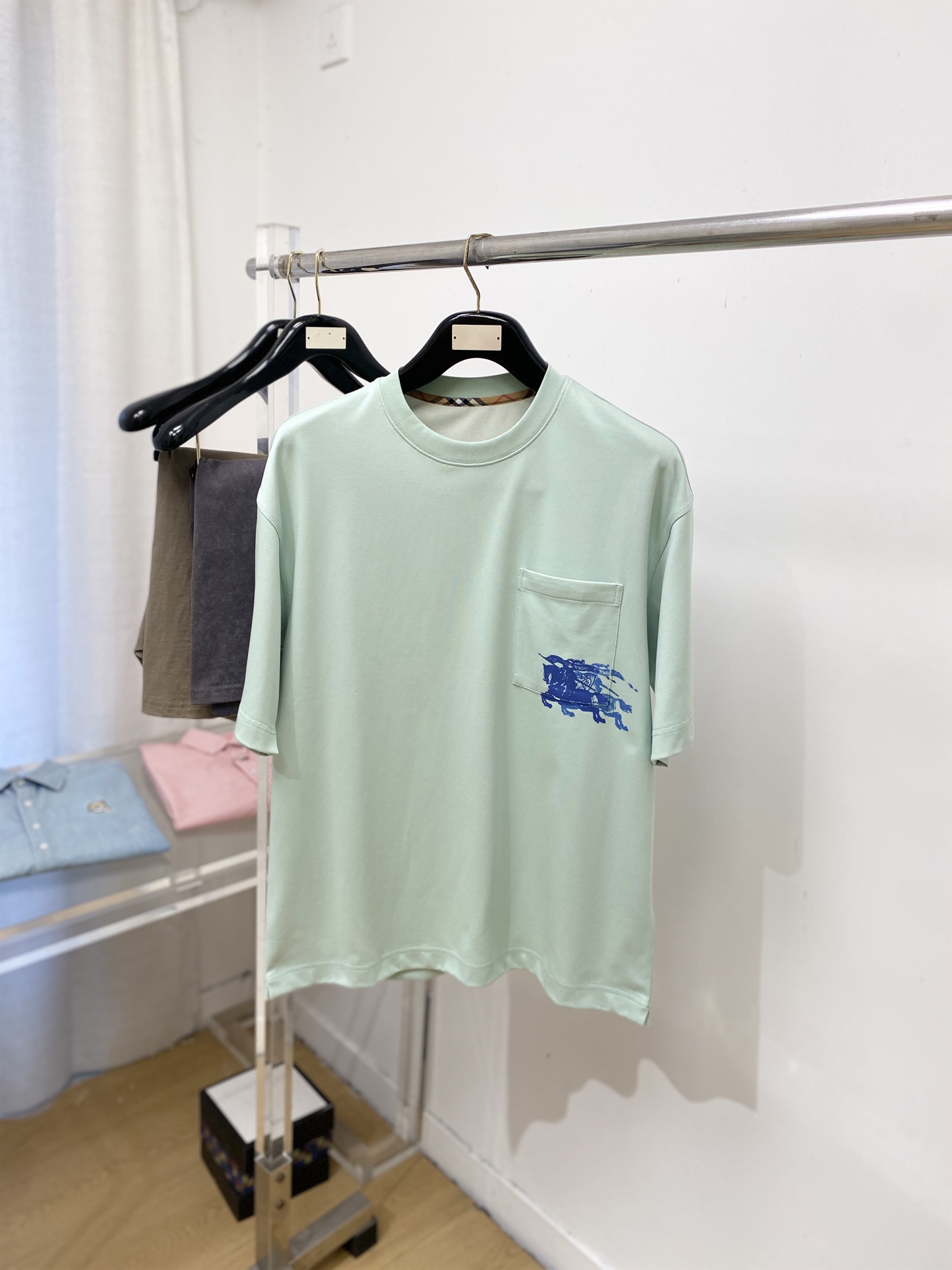 巴宝莉、2026新品短袖T恤，帅气时尚，衣下顶级印花图案logo，简约百搭款。面料棉 不仅挺括，保持潮流