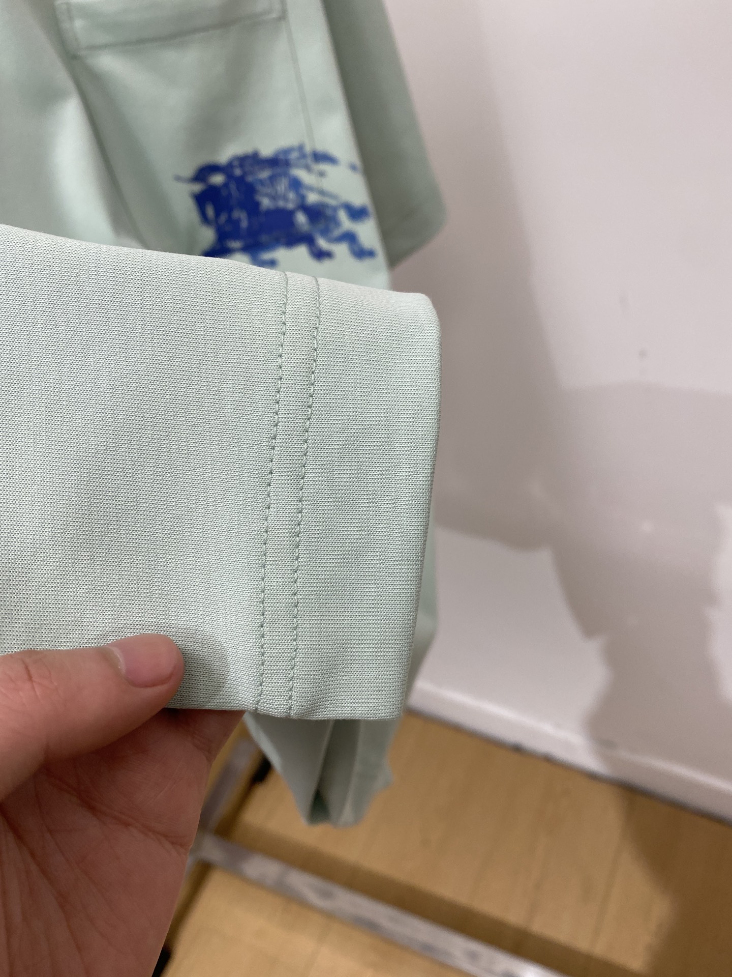 巴宝莉、2026新品短袖T恤，帅气时尚，衣下顶级印花图案logo，简约百搭款。面料棉 不仅挺括，保持潮流