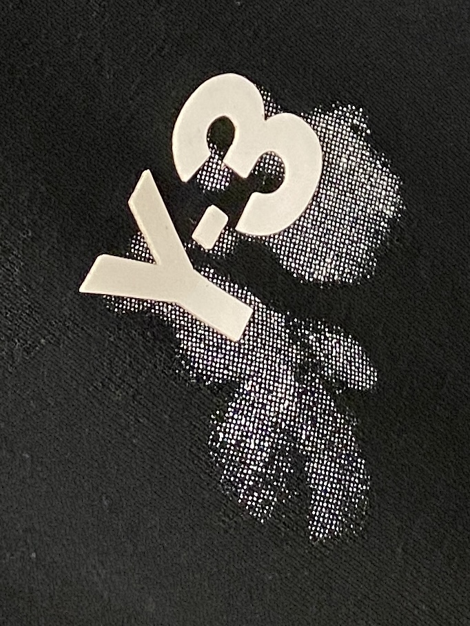 Y-3、2026新品短袖T恤，帅气时尚，胸前顶级印胶字母logo，简约百搭款。面料棉 不仅挺括，保持潮流