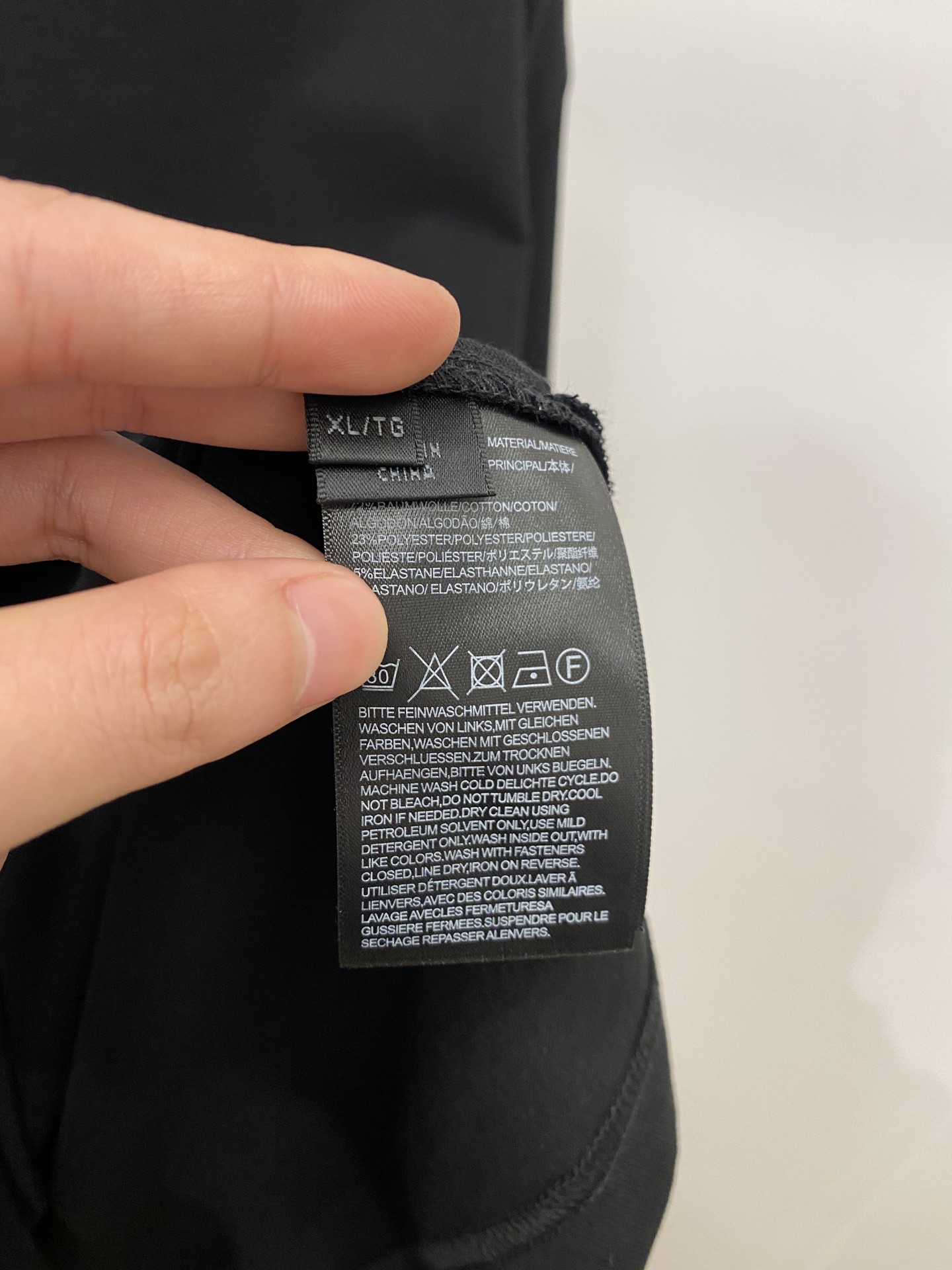 Y-3、2026新品短袖T恤，帅气时尚，胸前顶级印胶字母logo，简约百搭款。面料棉 不仅挺括，保持潮流