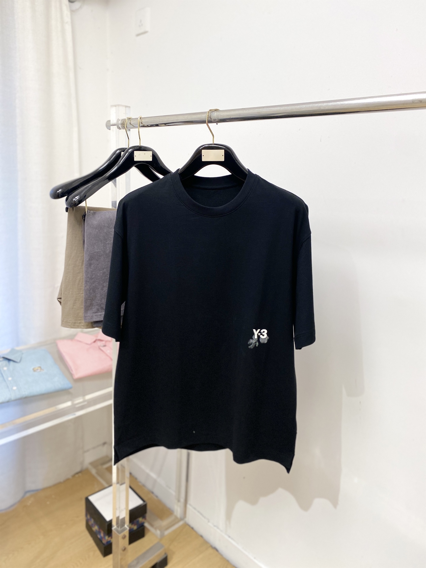 Y-3、2026新品短袖T恤，帅气时尚，胸前顶级印胶字母logo，简约百搭款。面料棉 不仅挺括，保持潮流