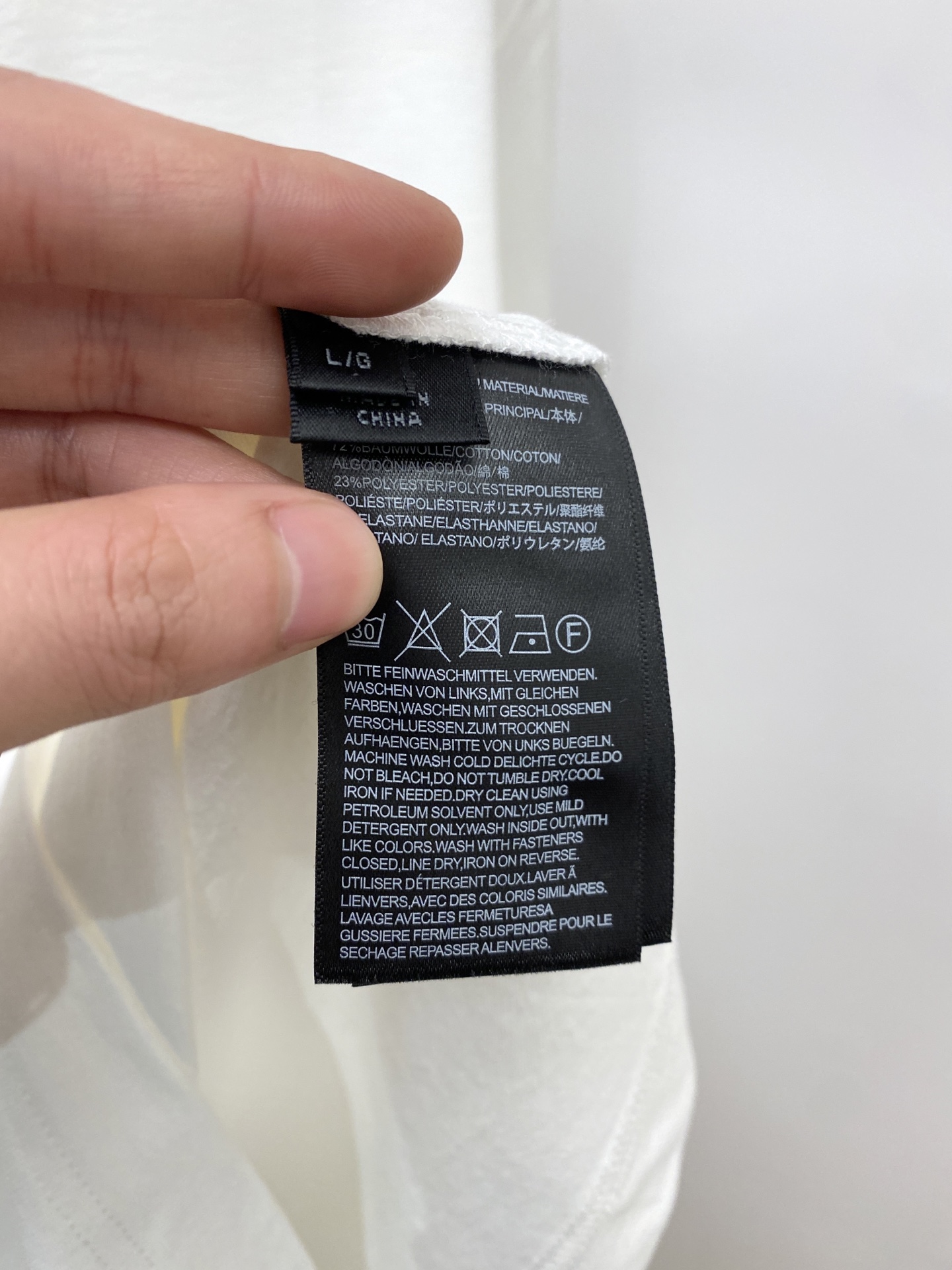 Y-3、2026新品短袖T恤，帅气时尚，胸前顶级印胶字母logo，简约百搭款。面料棉 不仅挺括，保持潮流