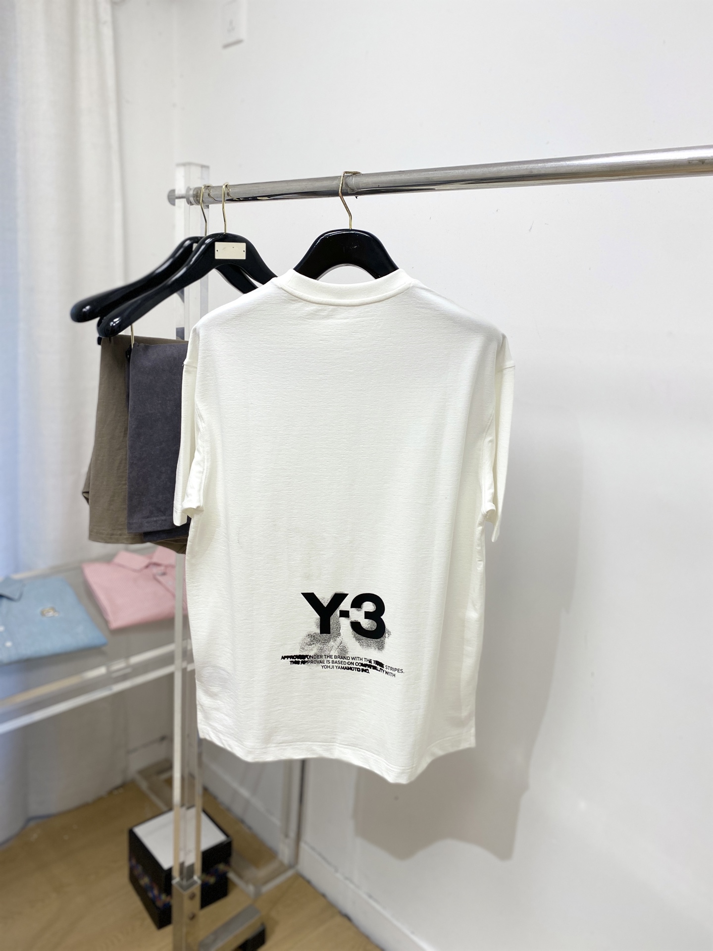Y-3、2026新品短袖T恤，帅气时尚，胸前顶级印胶字母logo，简约百搭款。面料棉 不仅挺括，保持潮流