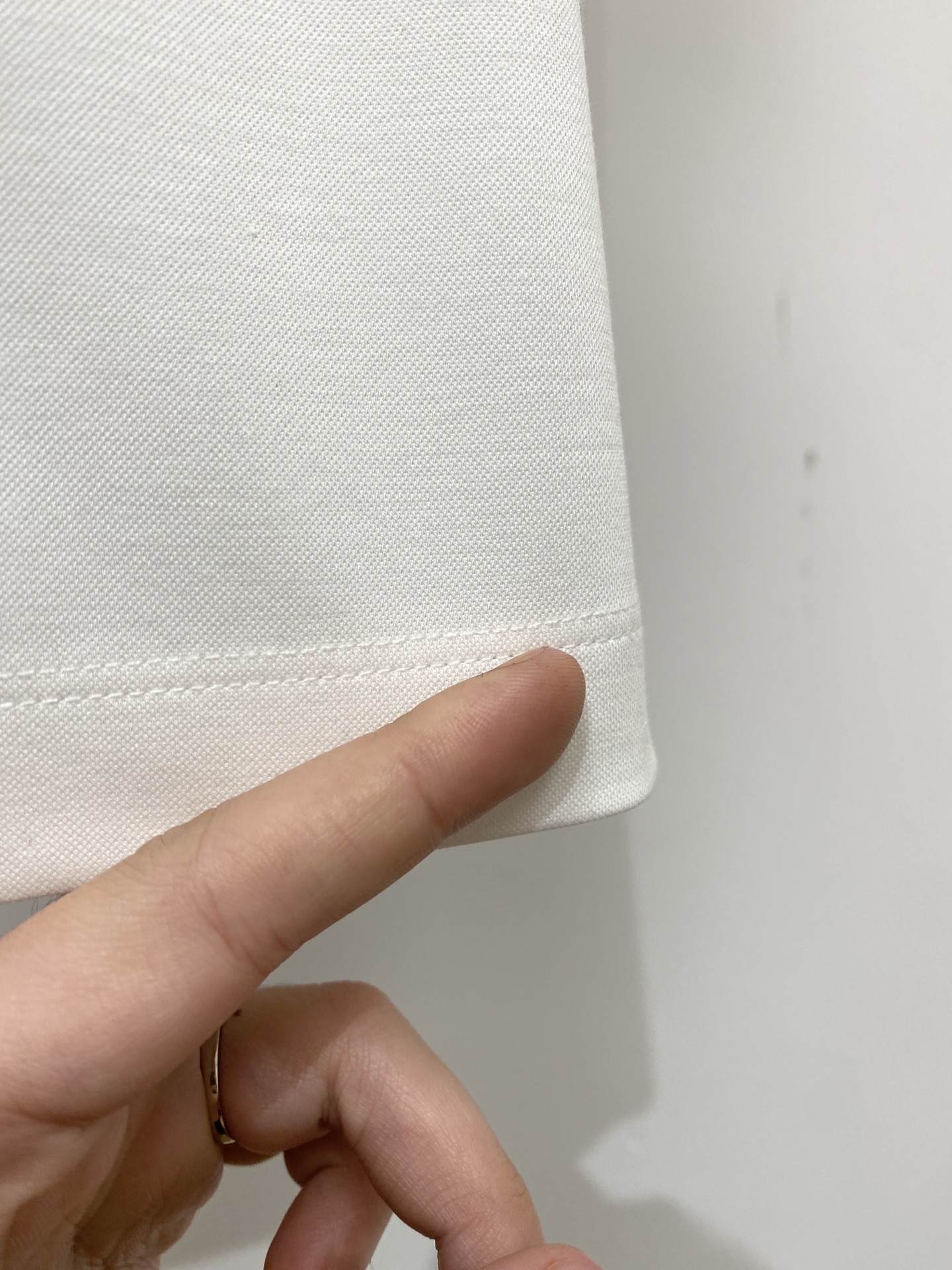 Brunello Cucinelli、2026新品短袖T恤，帅气时尚，胸前顶级刺绣印胶图案字母logo，