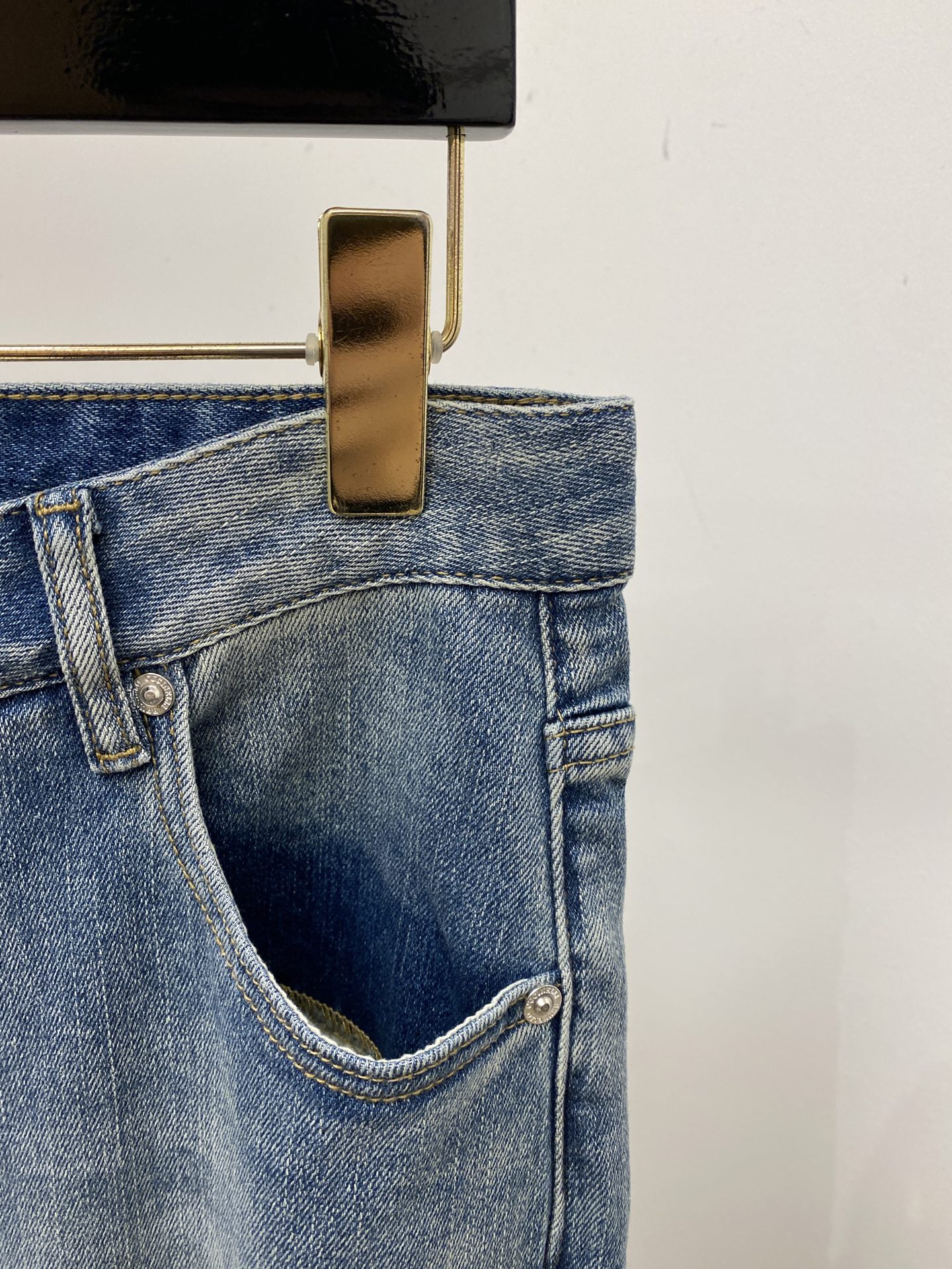 Brunello Cucinelli、2026最新品，专柜同步有售，原单狠货，水洗休闲牛仔裤，进口原版水