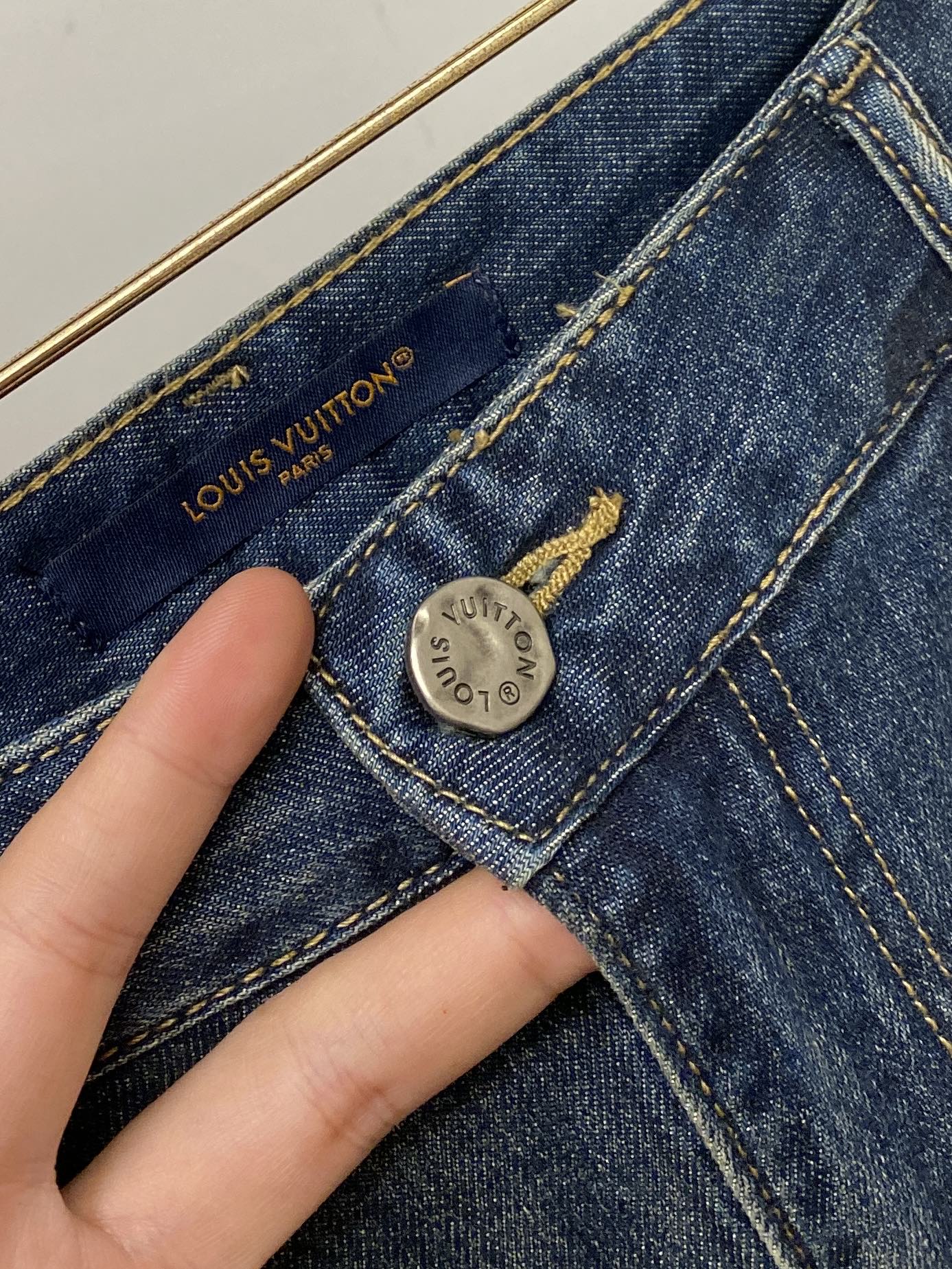 LV、2026最新品，专柜同步有售，原单狠货，水洗休闲牛仔裤，进口原版水洗弹力面料，舒适有弹性，原版五金