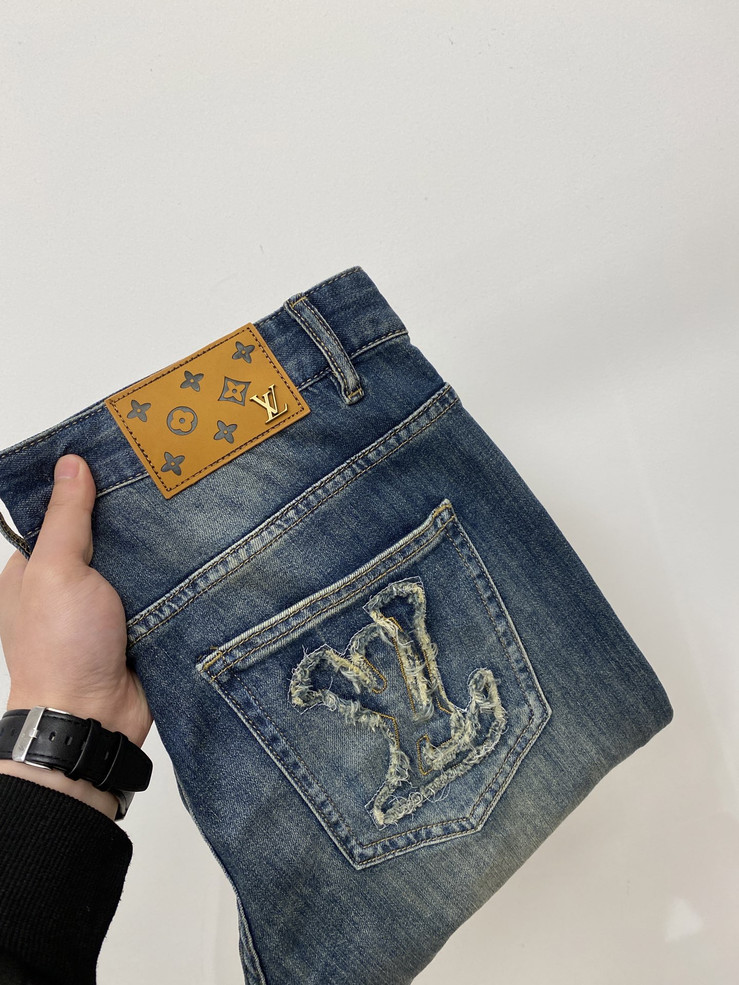 LV、2026最新品，专柜同步有售，原单狠货，水洗休闲牛仔裤，进口原版水洗弹力面料，舒适有弹性，原版五金