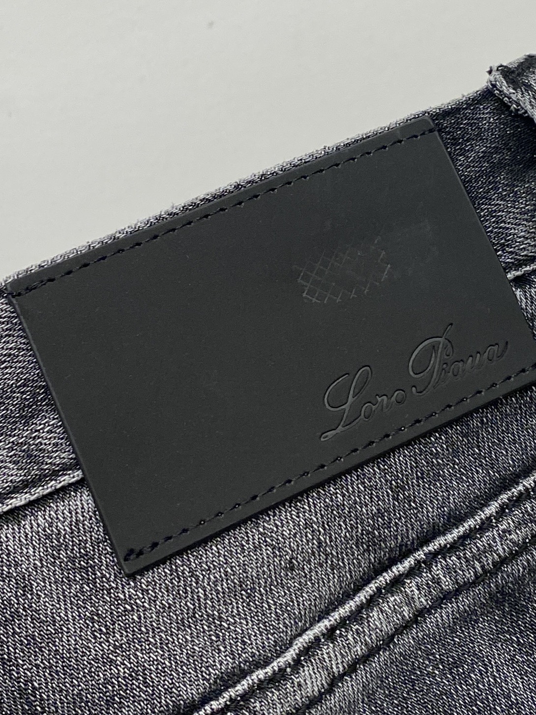 Loro Piana、2026最新品，专柜同步有售，原单狠货，水洗休闲牛仔裤，进口原版水洗弹力面料，舒适