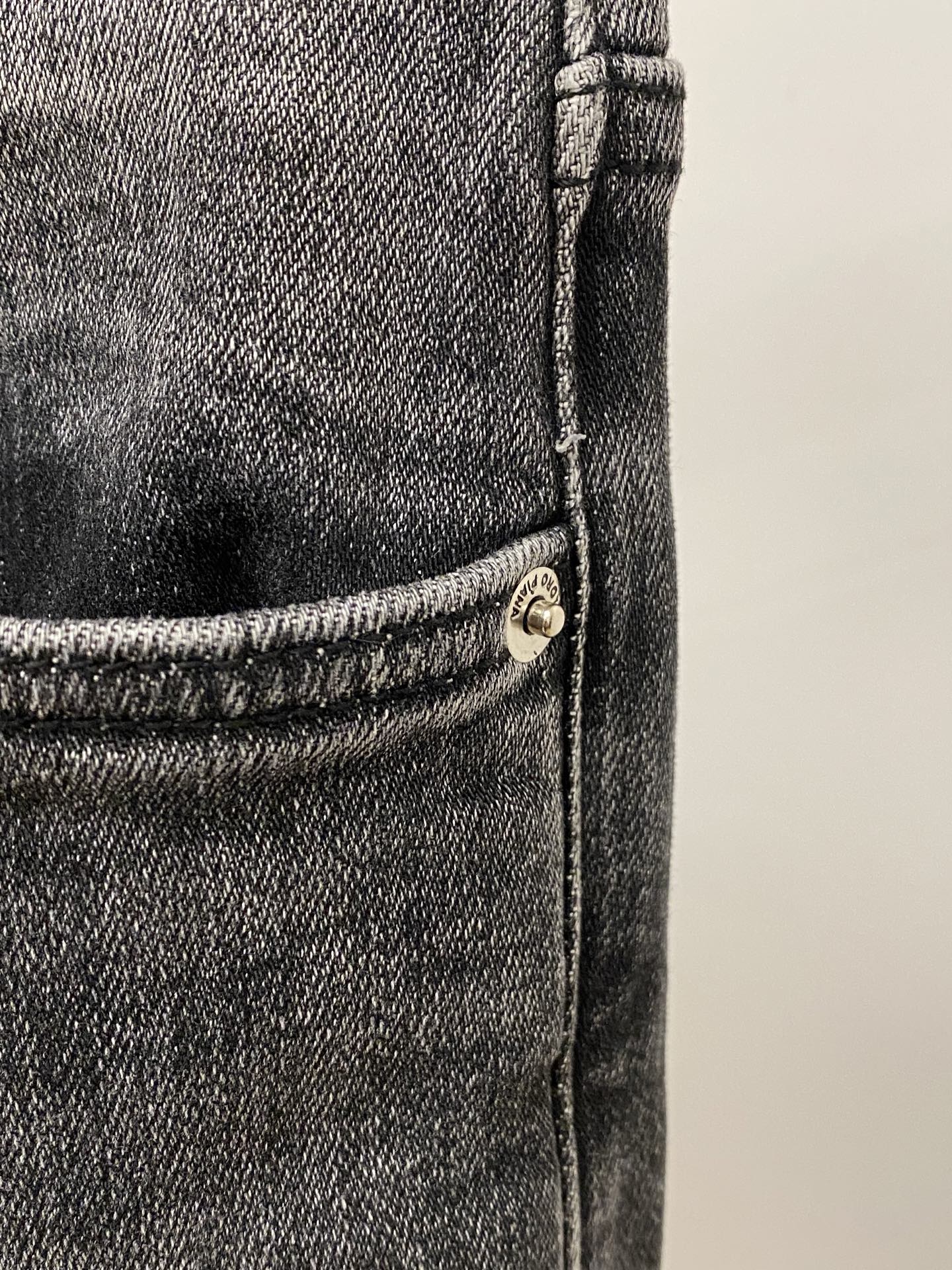 Loro Piana、2026最新品，专柜同步有售，原单狠货，水洗休闲牛仔裤，进口原版水洗弹力面料，舒适