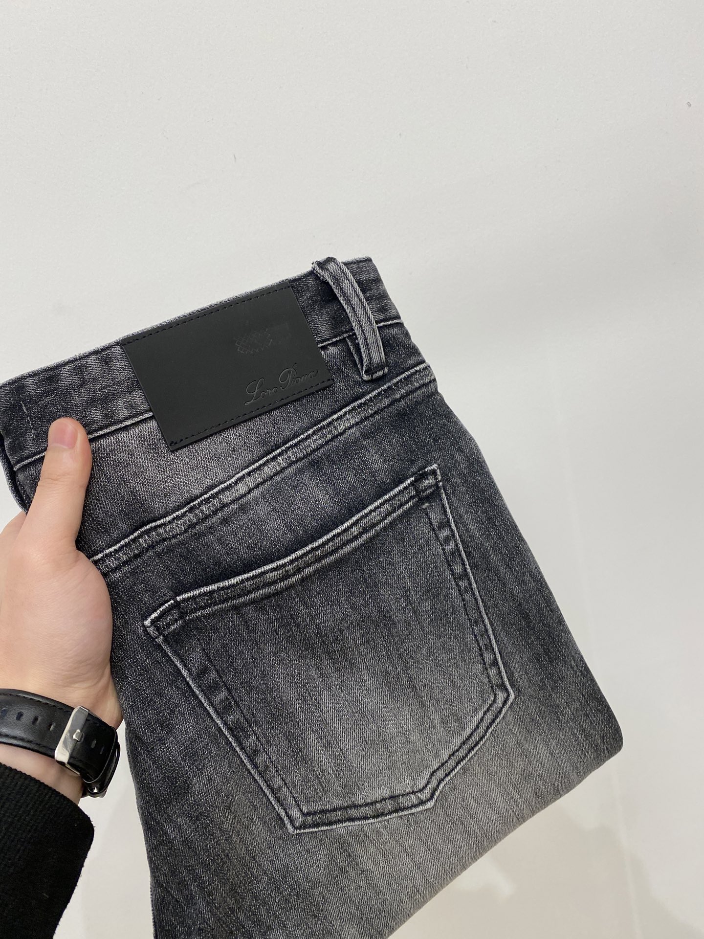 Loro Piana、2026最新品，专柜同步有售，原单狠货，水洗休闲牛仔裤，进口原版水洗弹力面料，舒适