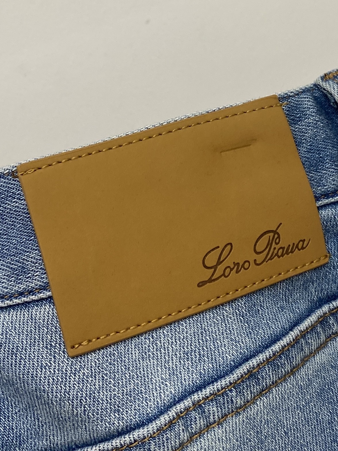 Loro Piana、2026最新品，专柜同步有售，原单狠货，水洗休闲牛仔裤，进口原版水洗弹力面料，舒适