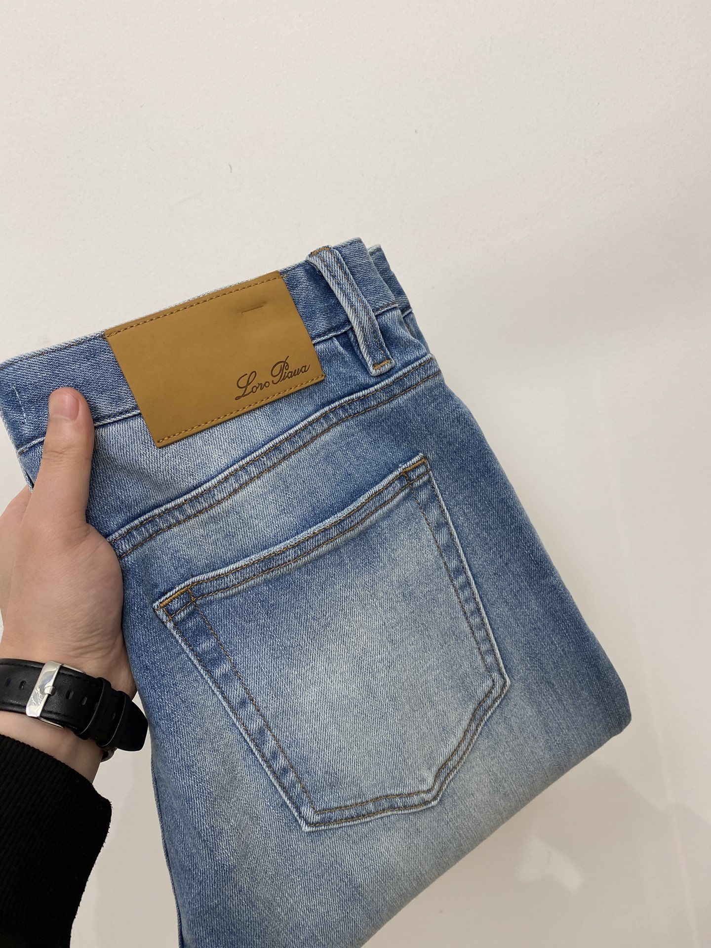 Loro Piana、2026最新品，专柜同步有售，原单狠货，水洗休闲牛仔裤，进口原版水洗弹力面料，舒适