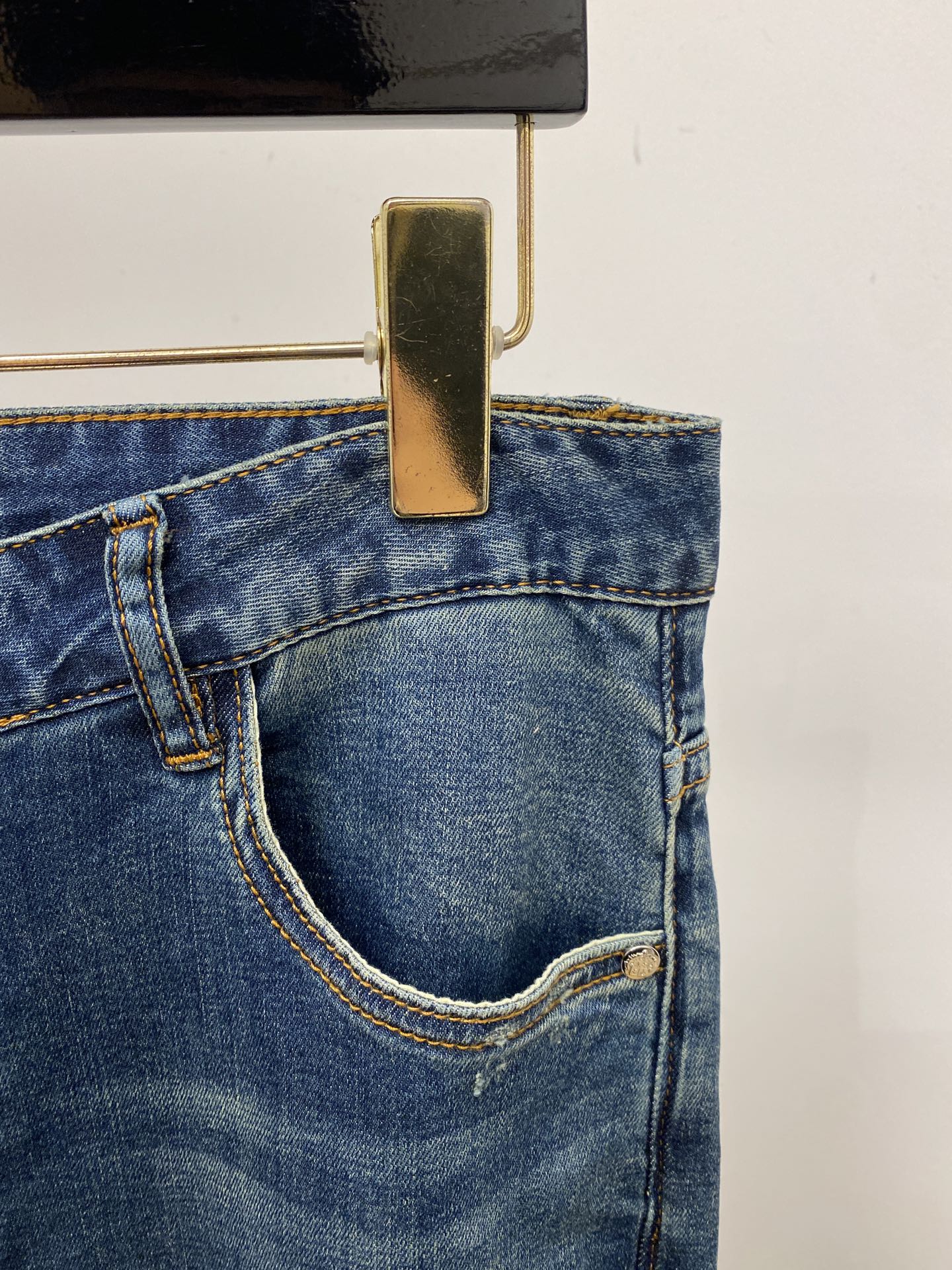 Loro Piana、2026最新品，专柜同步有售，原单狠货，水洗休闲牛仔裤，进口原版水洗弹力面料，舒适