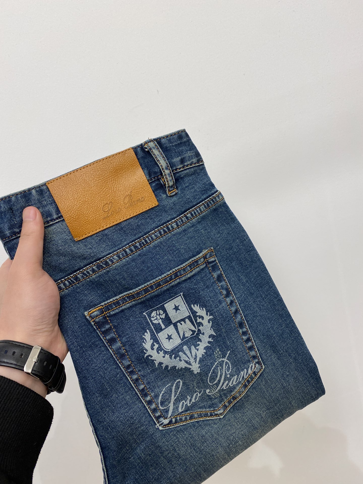 Loro Piana、2026最新品，专柜同步有售，原单狠货，水洗休闲牛仔裤，进口原版水洗弹力面料，舒适