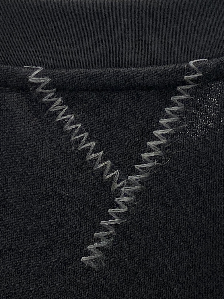 Y-3、2026新品短袖T恤，帅气时尚，胸前顶级印花字母logo，简约百搭款。面料棉 不仅挺括，保持潮流