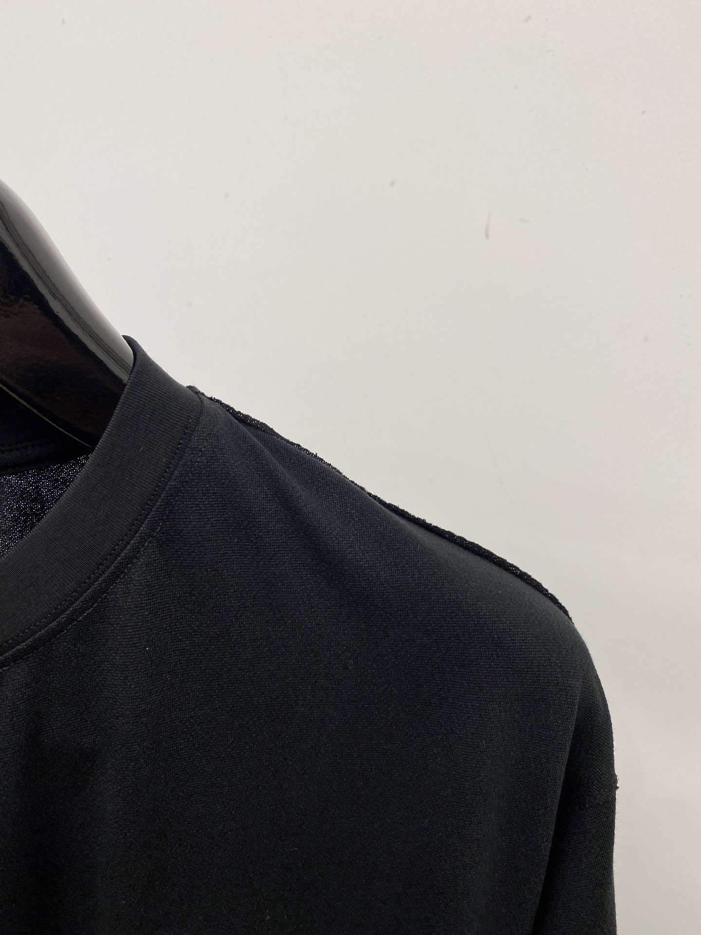 Y-3、2026新品短袖T恤，帅气时尚，胸前顶级印花字母logo，简约百搭款。面料棉 不仅挺括，保持潮流