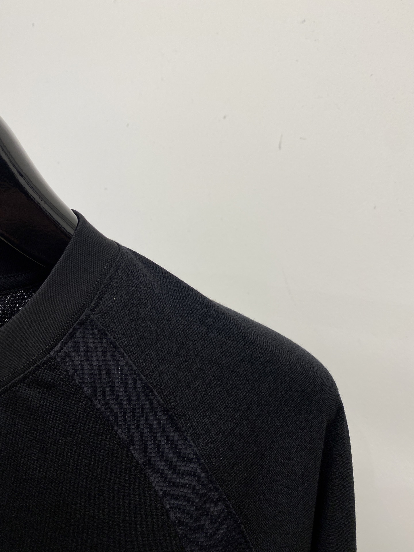 Y-3、2026新品短袖T恤，帅气时尚，胸前顶级印花字母logo，简约百搭款。面料棉 不仅挺括，保持潮流