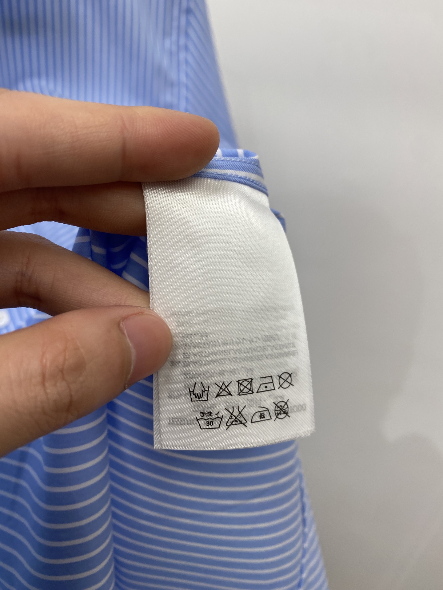 罗意威、2026新品衬衫，时尚帅气，简约百搭款，定制原版面料，不仅挺括，保持潮流的廓形，又穿着舒适，纱织