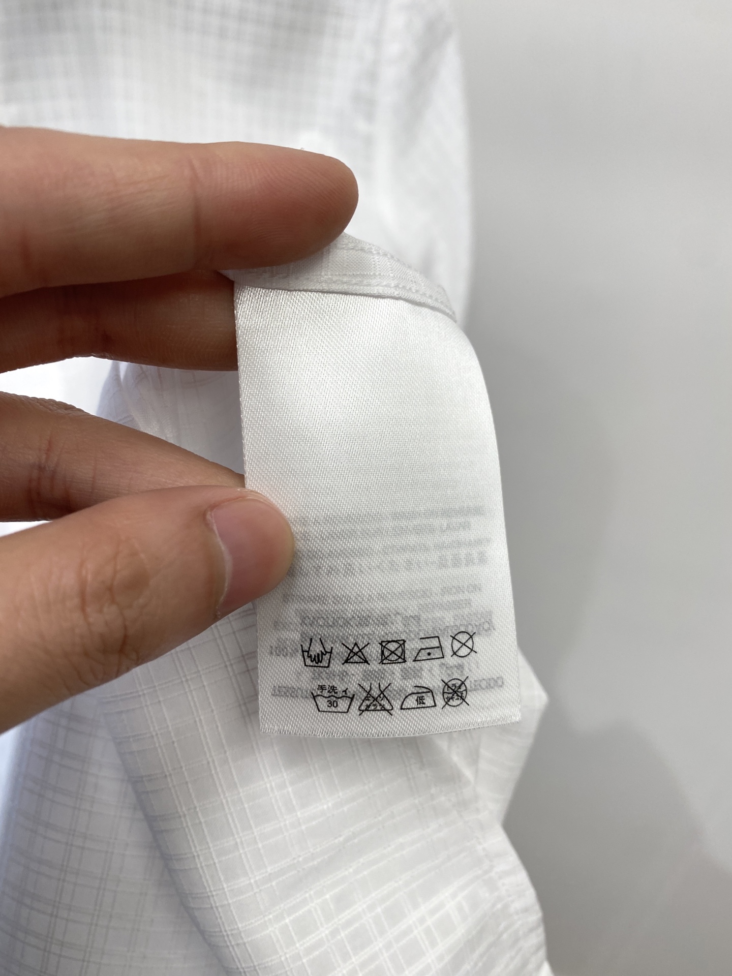 路易威登、2026新品衬衫，时尚帅气，简约百搭款，定制原版面料，不仅挺括，保持潮流的廓形，又穿着舒适，纱
