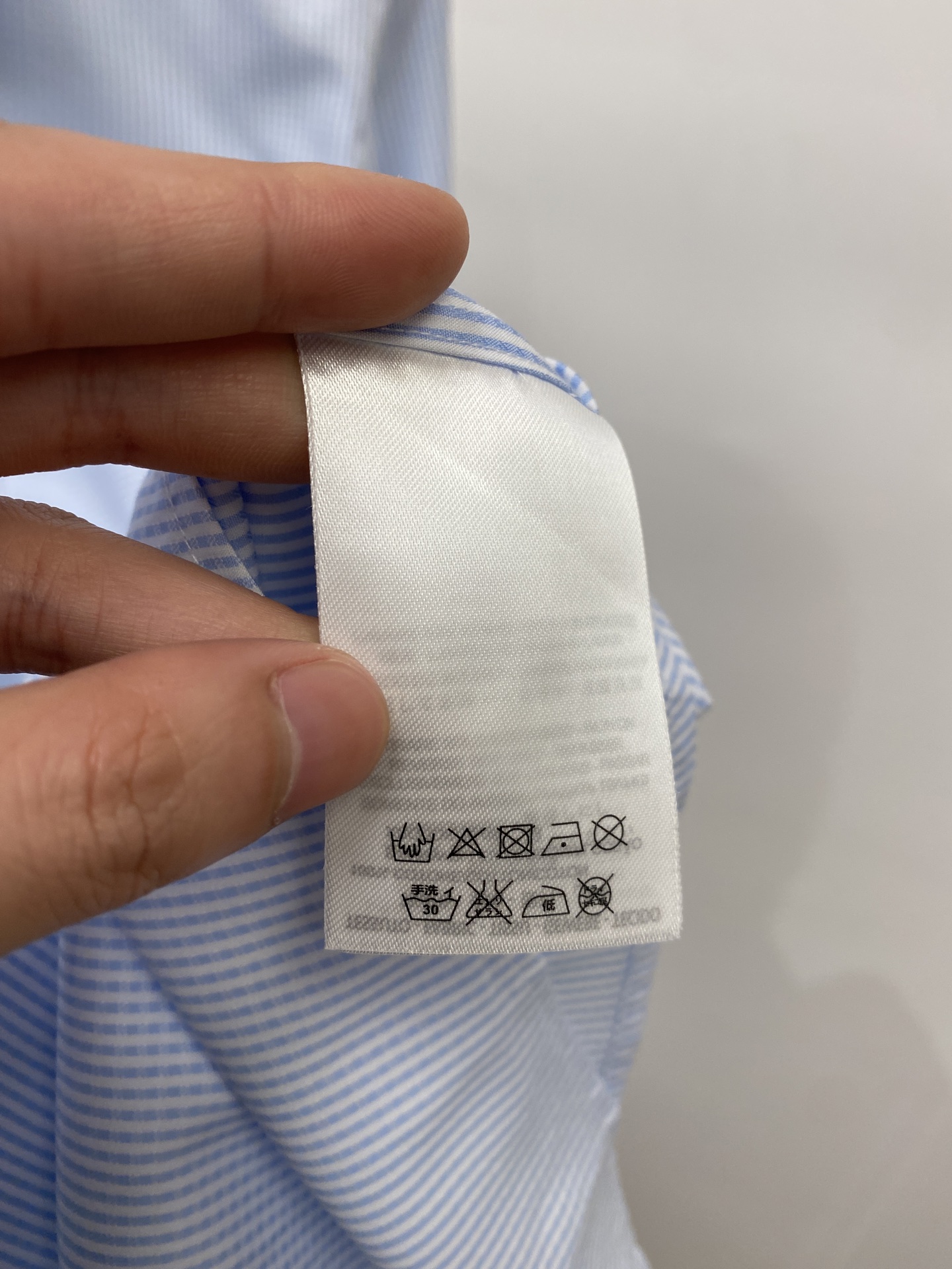 爱马仕、2026新品衬衫，时尚帅气，简约百搭款，定制原版面料，不仅挺括，保持潮流的廓形，又穿着舒适，纱织