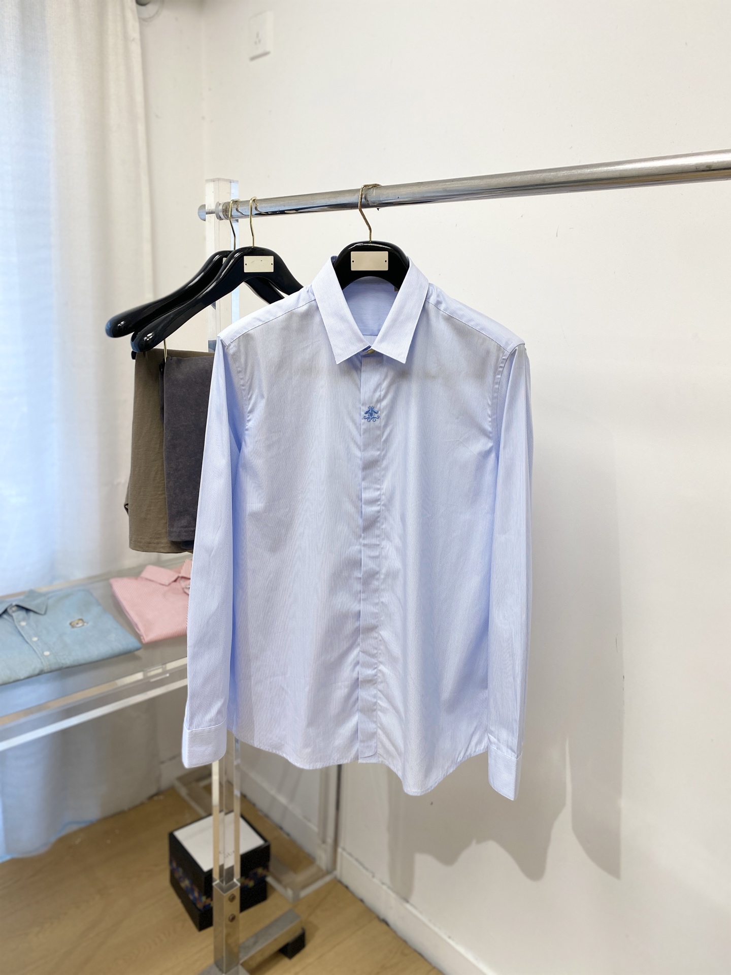 NO:759151,Gucci, 2026 new shirts, fashionable and handsome, simple and versatile, customized original fabric, not only crisp and trendy silhouette, but also comfortable to wear, more delicate yarn, size M-3XL,, shirts,19860909古奇、2026新品衬衫,时尚帅气,简约百搭款,定制原版面料,不仅挺括,保持潮流的廓形,又穿着舒适,纱织更细腻,码数M-3XL,,shirts,,Men's clothing