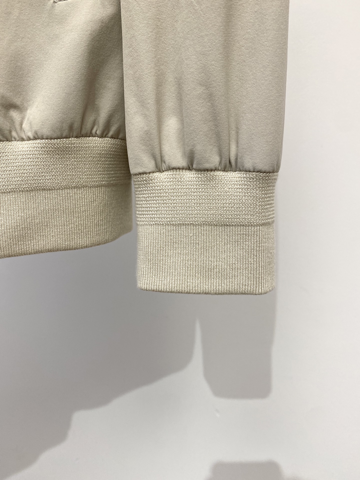 Loro piana、2026新品夹克外套，时尚帅气，简约百搭款，胸前精致刺绣字母logo，定制原版面料