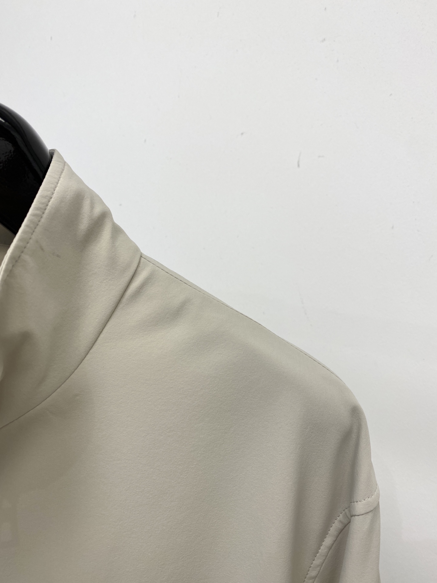 Loro piana、2026新品夹克外套，时尚帅气，简约百搭款，胸前精致刺绣字母logo，定制原版面料