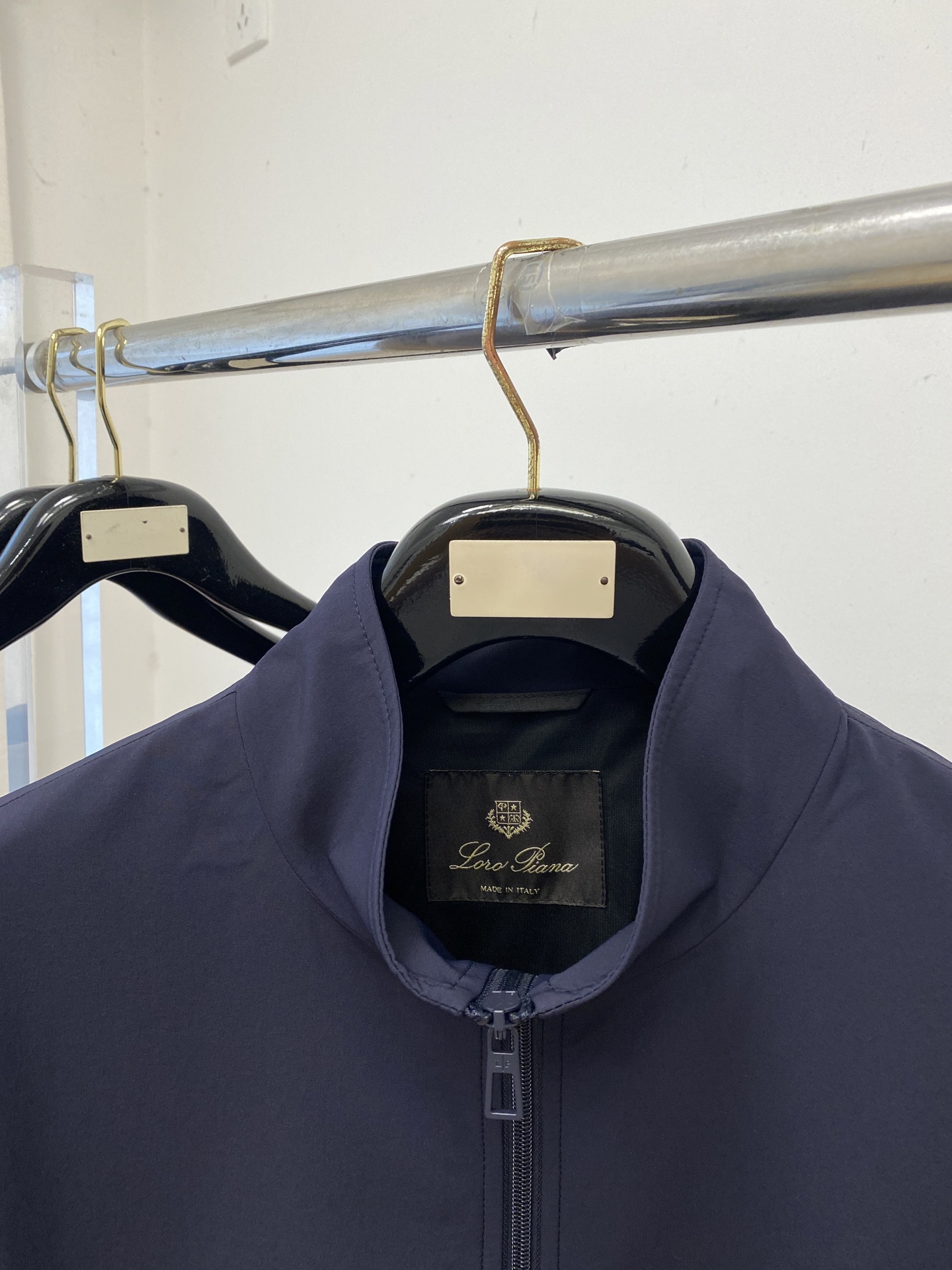 Loro piana、2026新品夹克外套，时尚帅气，简约百搭款，胸前精致刺绣字母logo，定制原版面料