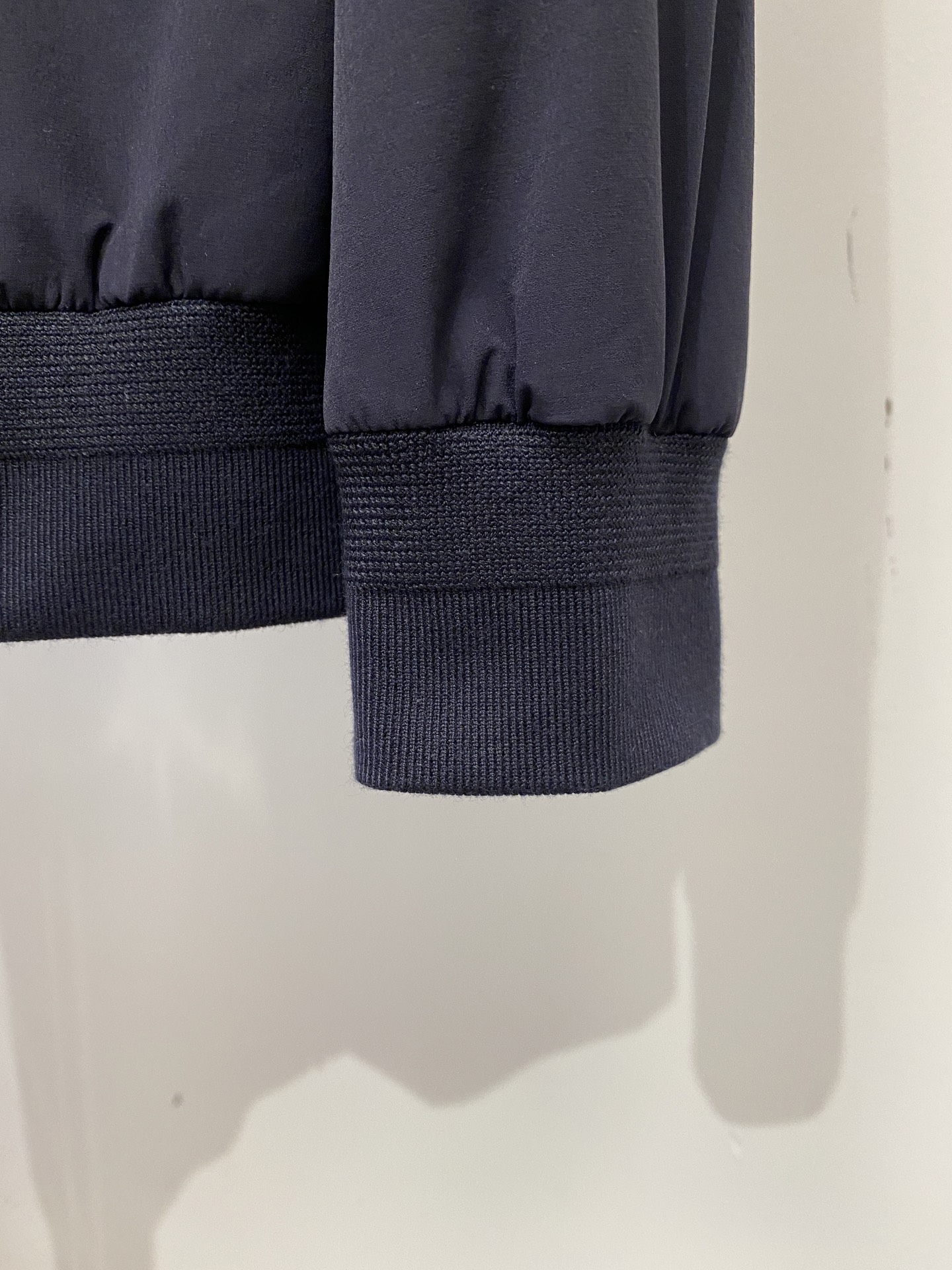 Loro piana、2026新品夹克外套，时尚帅气，简约百搭款，胸前精致刺绣字母logo，定制原版面料