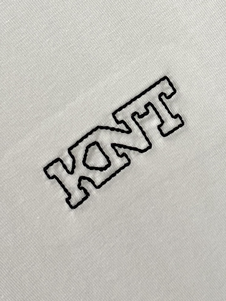 Kiton、2026新品短袖T恤，帅气时尚，胸前精致刺绣字母logo，简约百搭款。面料棉 不仅挺括，保持