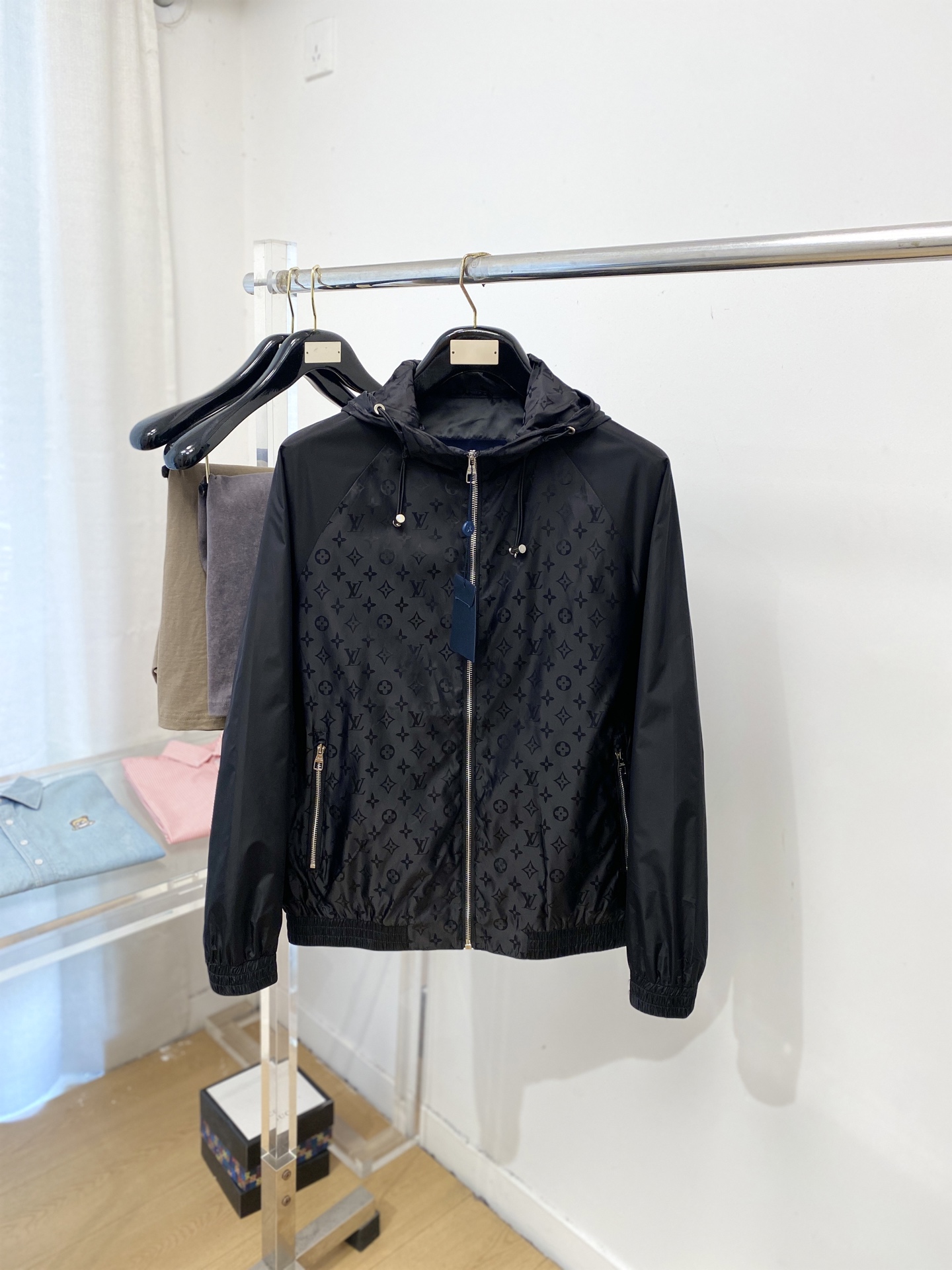 NO:759143,Louis Vuitton, 2026 new jackets, fashionable and handsome, simple and versatile, top-notch digitally positioned custom-woven pattern letter logo, customized original fabrics, not only stiff and maintain the trendy silhouette, but also comfortable to wear, the yarn is more delicate, size M-3XL,, louis vuitton, jackets & coats, jackets & coats,19860909路易威登、2026新品夹克外套,时尚帅气,简约百搭款,顶级数码定位定织图案字母logo,定制原版面料,不仅挺括,保持潮流的廓形,又穿着舒适,纱织更细腻,码数M-3XL,,louis vuitton,jackets & coats,jackets & coats,,Men's clothing