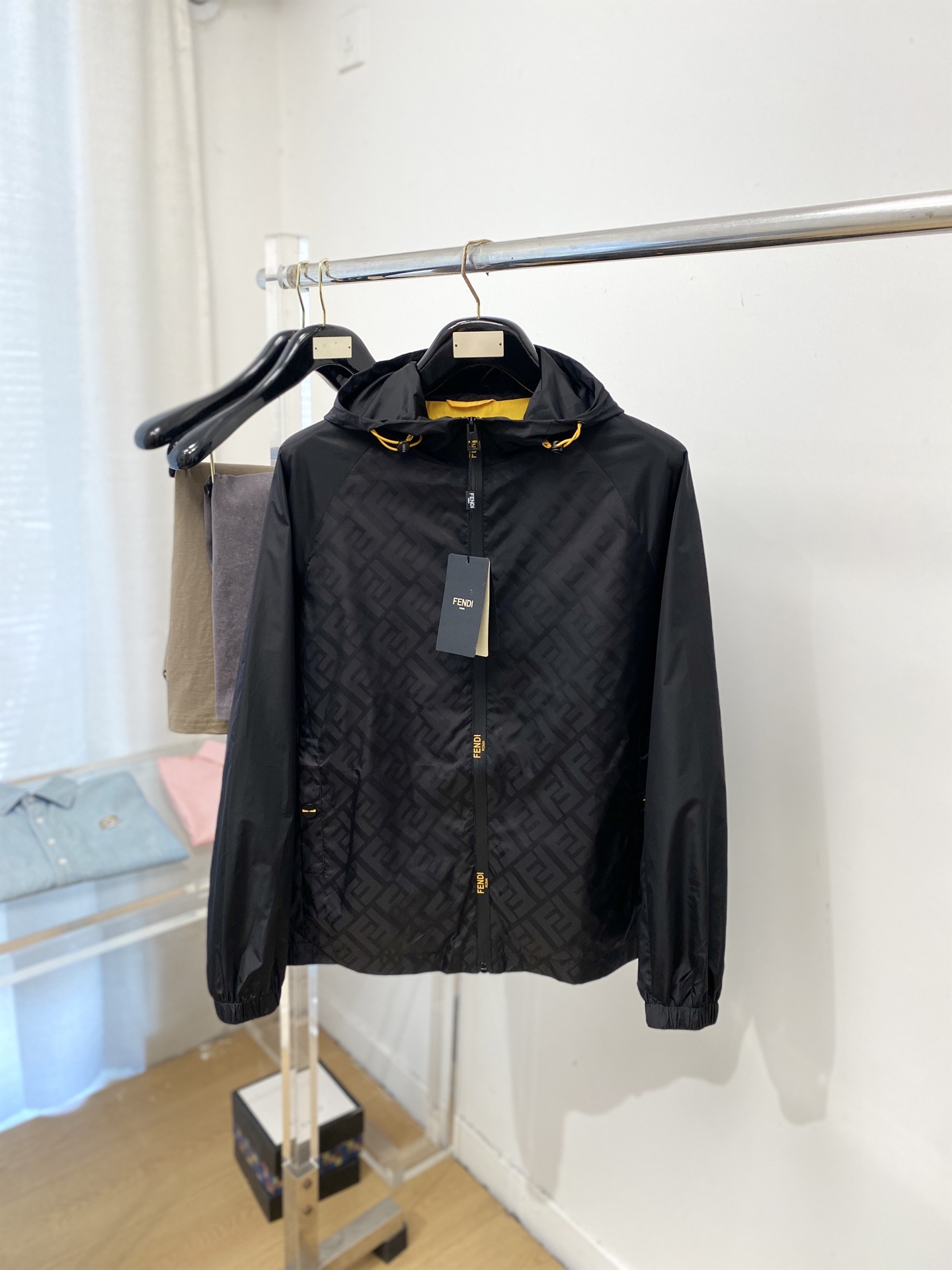 NO:756765,Fendi, 2026 new jackets, fashionable and handsome, simple and versatile, original hardware accessories logo, customized original fabrics, not only crisp and trendy silhouette, but also comfortable to wear, more delicate yarn weaving, size M-3XL,,fendi,jackets & coats,jackets & coats,19860909芬迪、2026新品夹克外套,时尚帅气,简约百搭款,原版五金辅料logo,定制原版面料,不仅挺括,保持潮流的廓形,又穿着舒适,纱织更细腻,码数M-3XL,,fendi,jackets & coats,jackets & coats,,Men's clothing