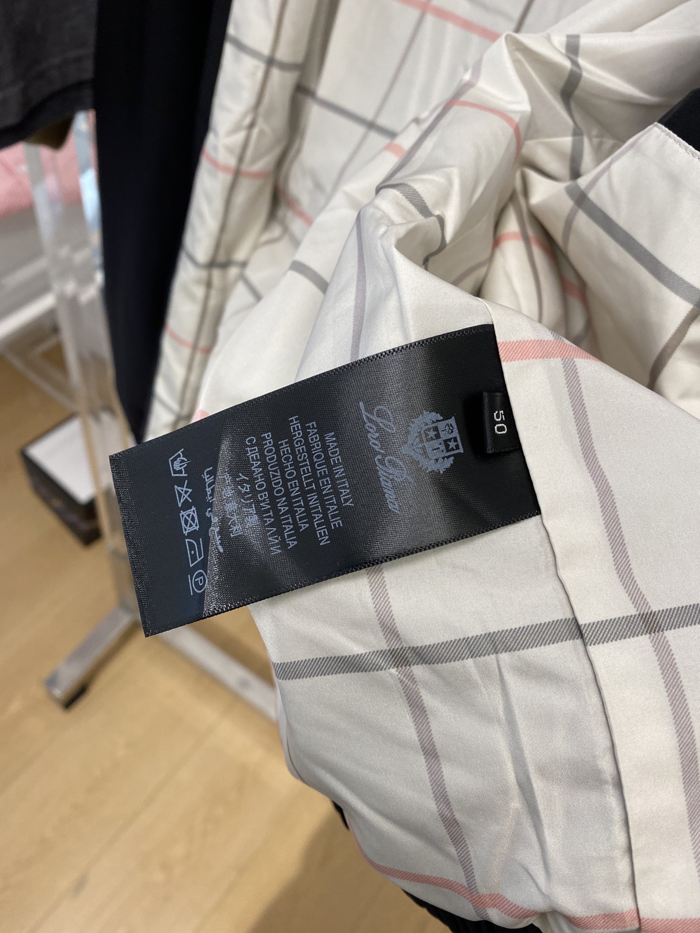 Loro piana、2026新品夹克外套，时尚帅气，简约百搭款，胸前精致刺绣图案字母logo，定制原版