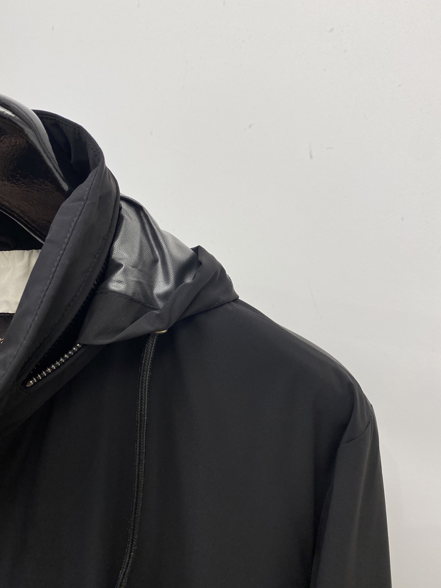 Loro piana、2026新品夹克外套，时尚帅气，简约百搭款，胸前精致刺绣图案字母logo，定制原版