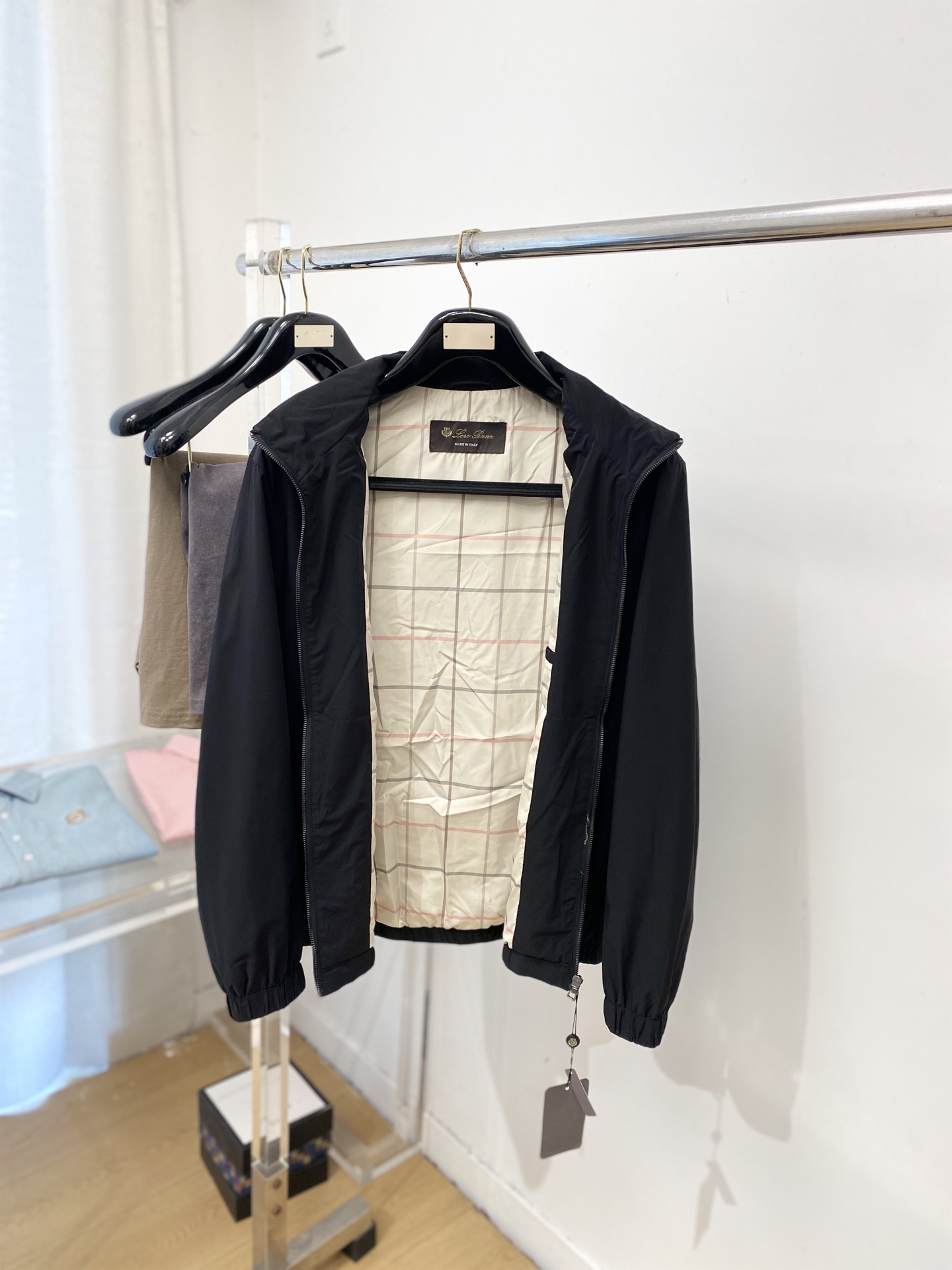 Loro piana、2026新品夹克外套，时尚帅气，简约百搭款，胸前精致刺绣图案字母logo，定制原版