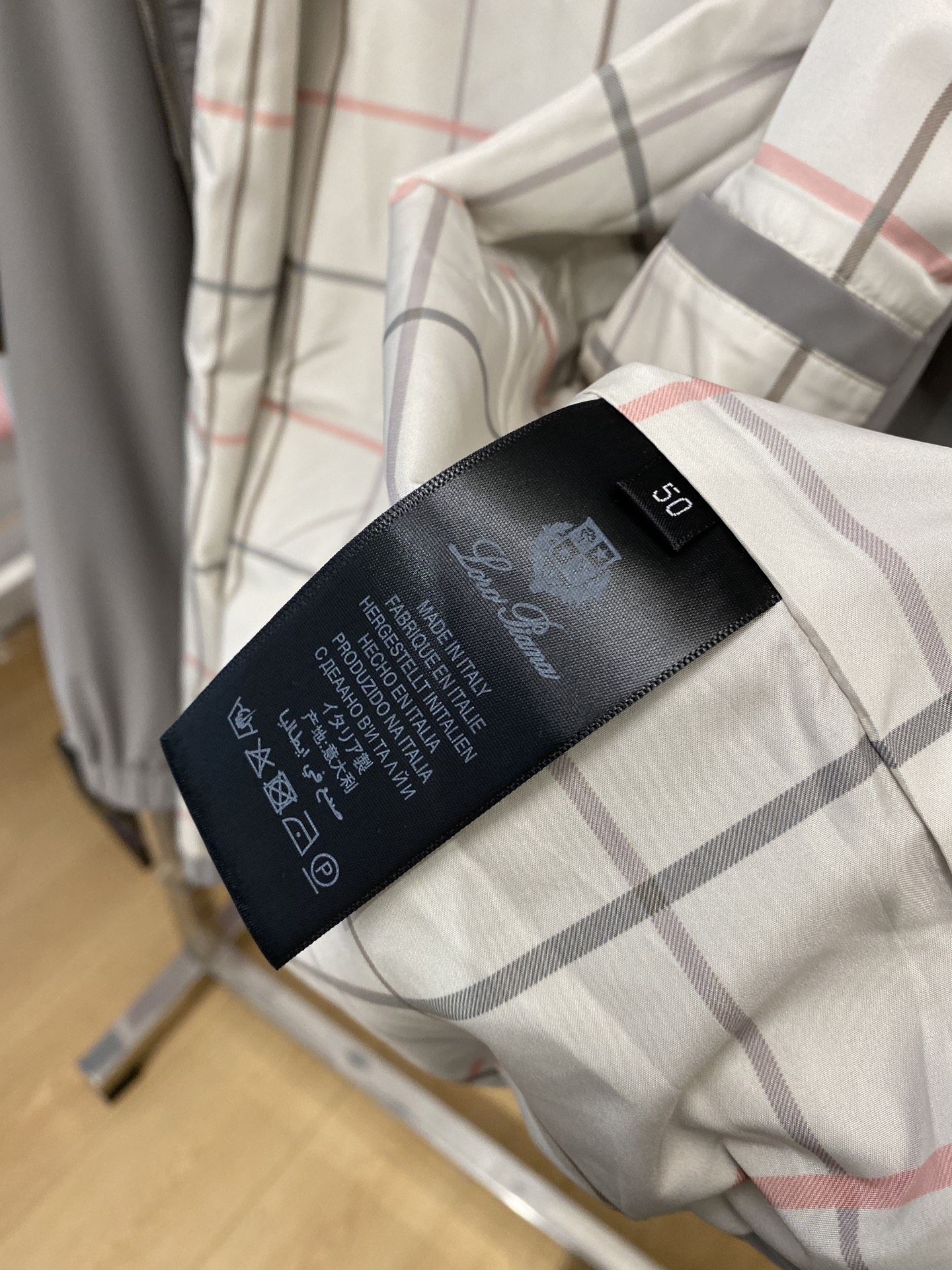 Loro piana、2026新品夹克外套，时尚帅气，简约百搭款，胸前精致刺绣图案字母logo，定制原版