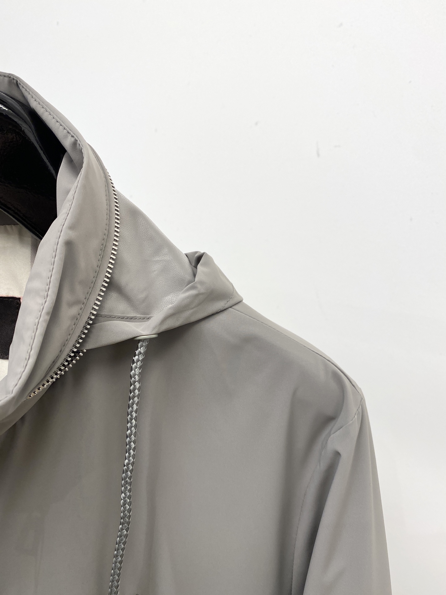 Loro piana、2026新品夹克外套，时尚帅气，简约百搭款，胸前精致刺绣图案字母logo，定制原版