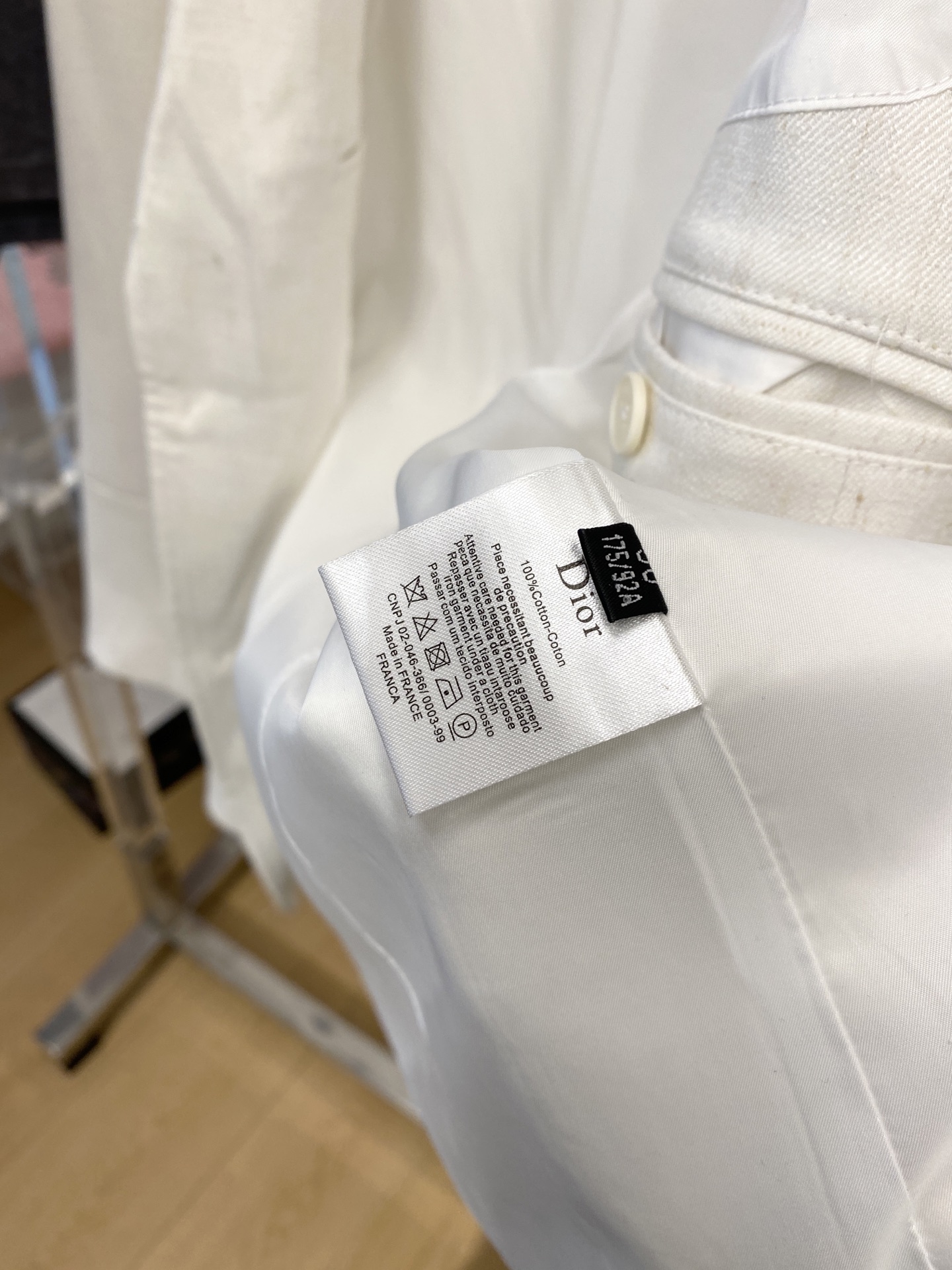 迪奥、2026新品西装外套，时尚帅气，胸前精致刺绣字母logo，简约百搭款，定制原版面料，不仅挺括，保持