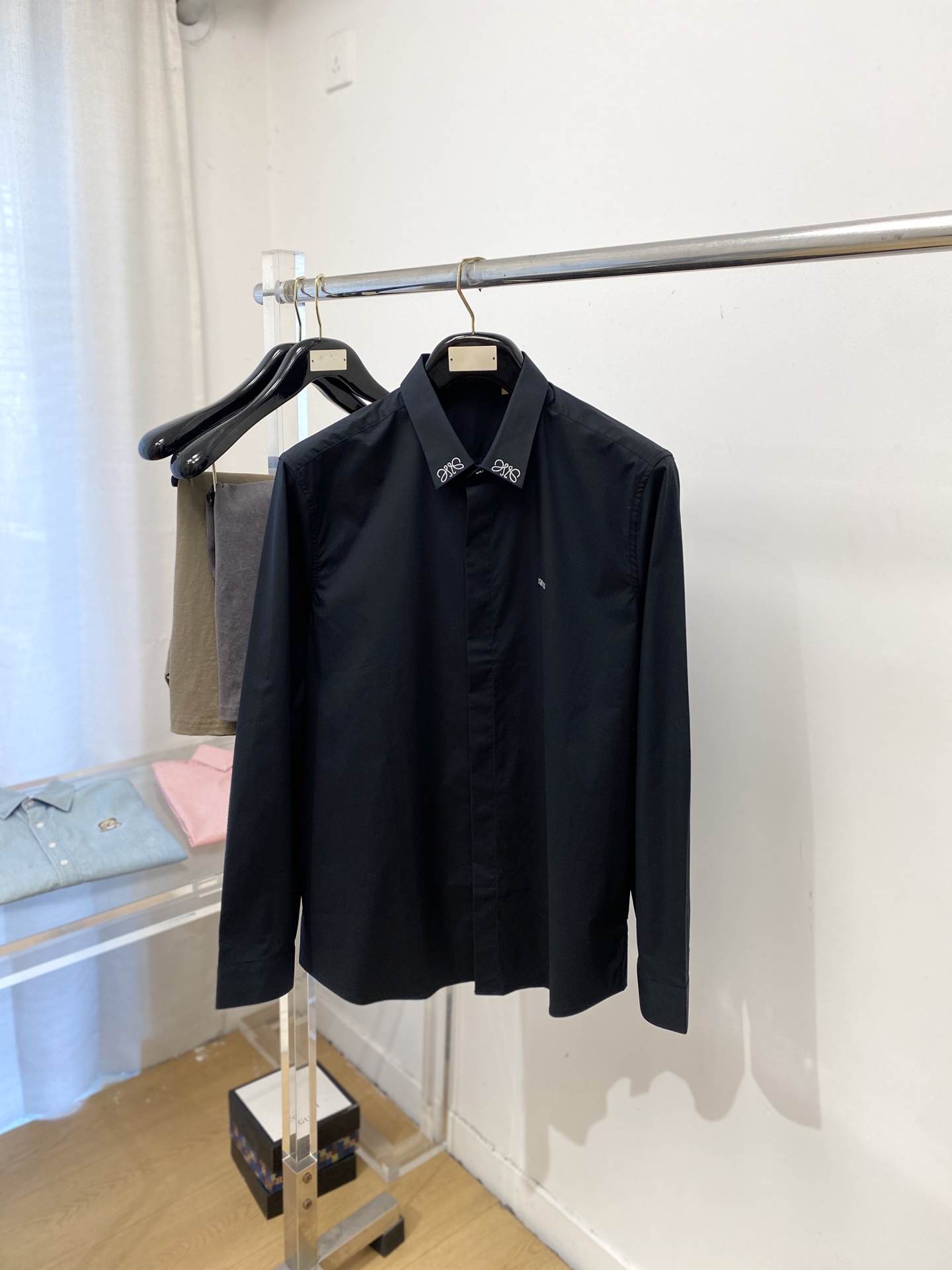 ￼罗意威、2026新品衬衫，时尚帅气，简约百搭款，定制原版面料，不仅挺括，保持潮流的廓形，又穿着舒适，纱