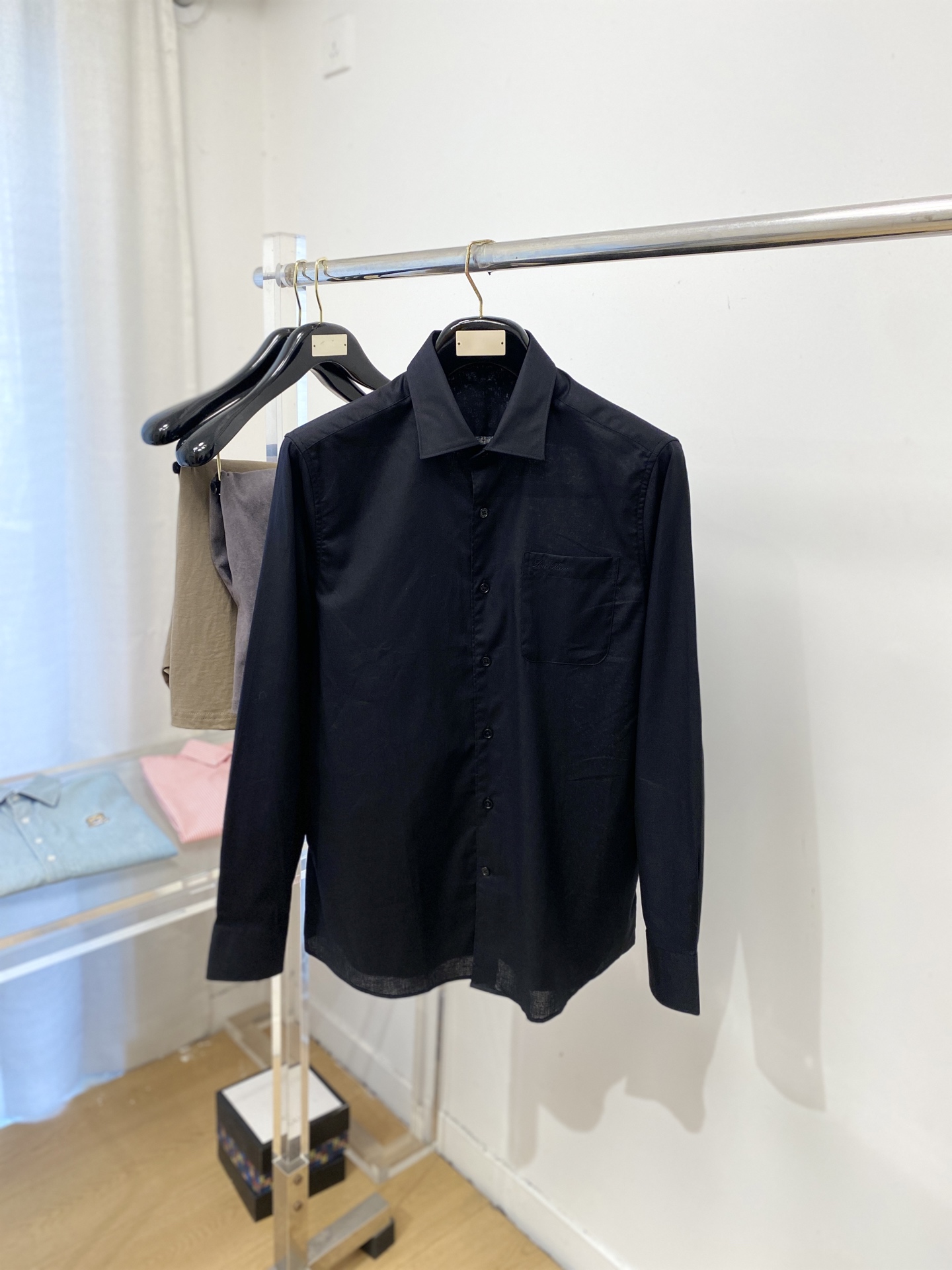 Loro piana、2026新品衬衫，时尚帅气，简约百搭款，定制原版面料，不仅挺括，保持潮流的廓形，又