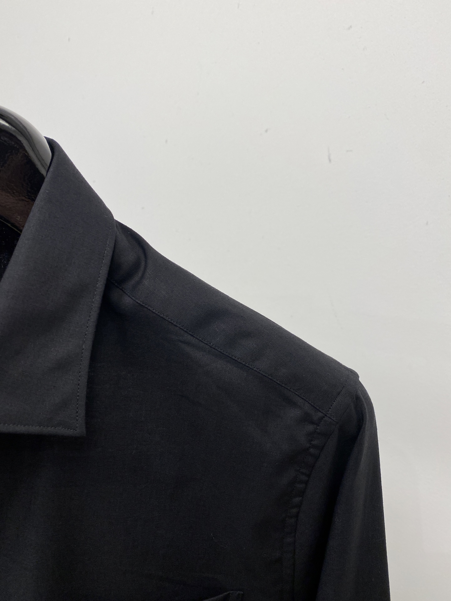 Loro piana、2026新品衬衫，时尚帅气，简约百搭款，定制原版面料，不仅挺括，保持潮流的廓形，又