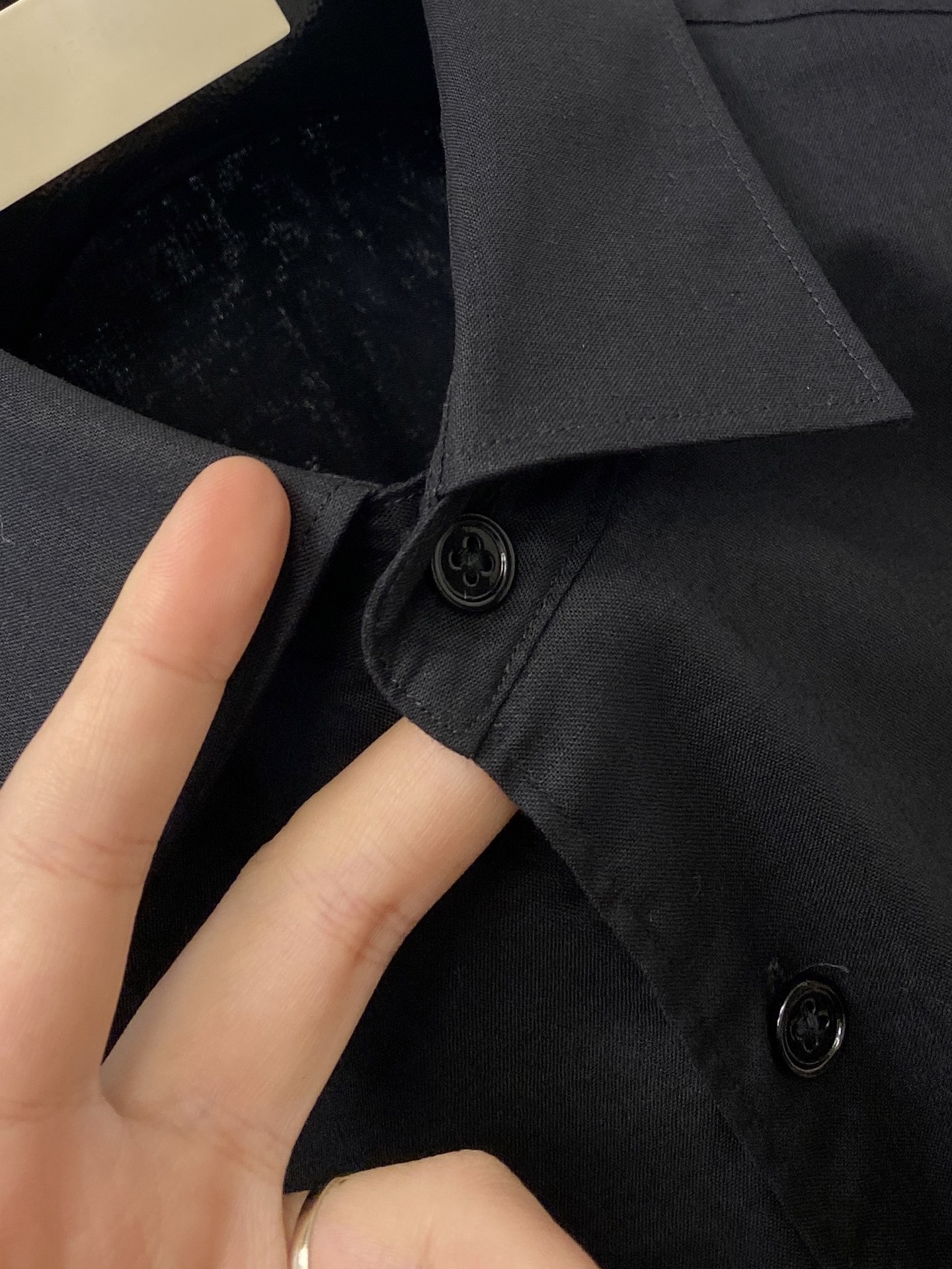 Loro piana、2026新品衬衫，时尚帅气，简约百搭款，定制原版面料，不仅挺括，保持潮流的廓形，又