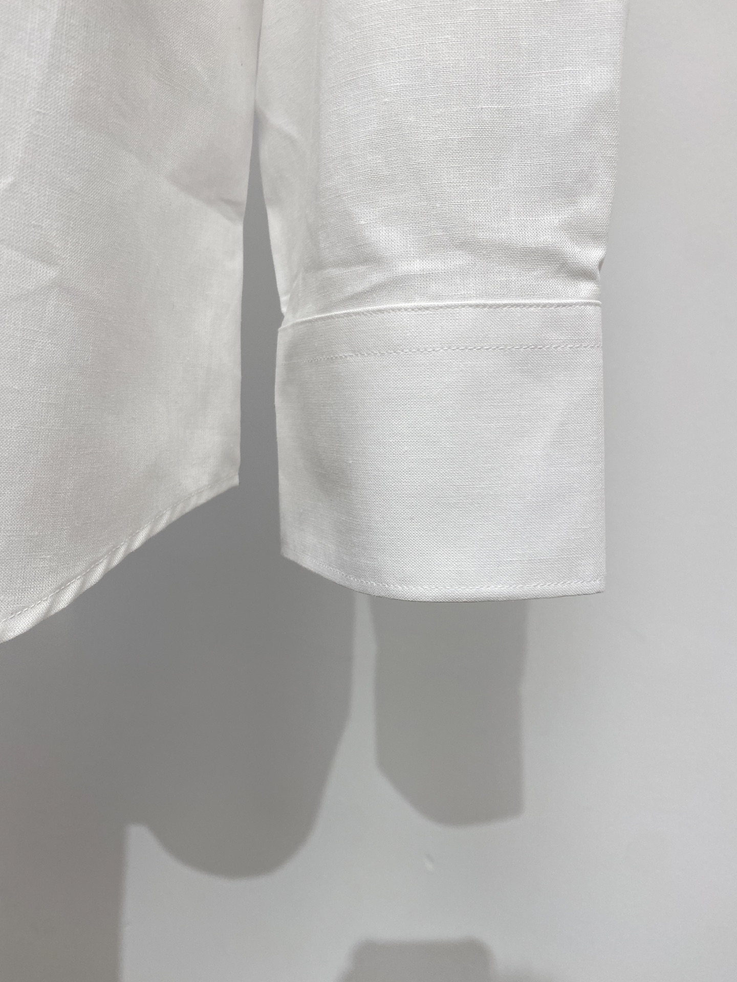 Loro piana、2026新品衬衫，时尚帅气，简约百搭款，定制原版面料，不仅挺括，保持潮流的廓形，又