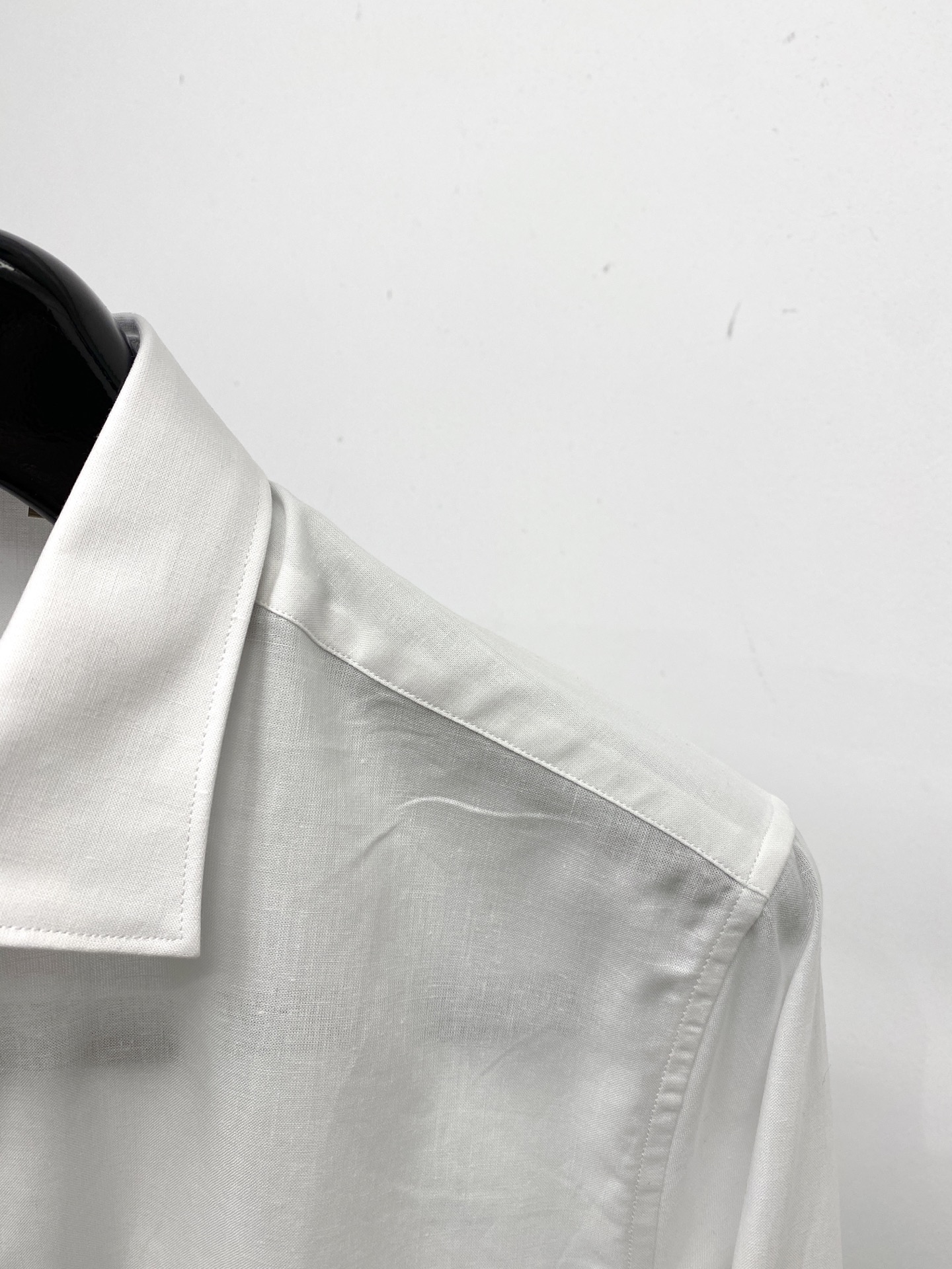 Loro piana、2026新品衬衫，时尚帅气，简约百搭款，定制原版面料，不仅挺括，保持潮流的廓形，又