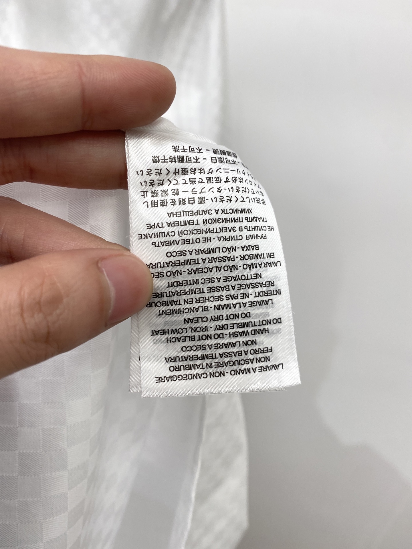 菲拉格慕、2026新品衬衫，时尚帅气，简约百搭款，定制原版面料，不仅挺括，保持潮流的廓形，又穿着舒适，纱